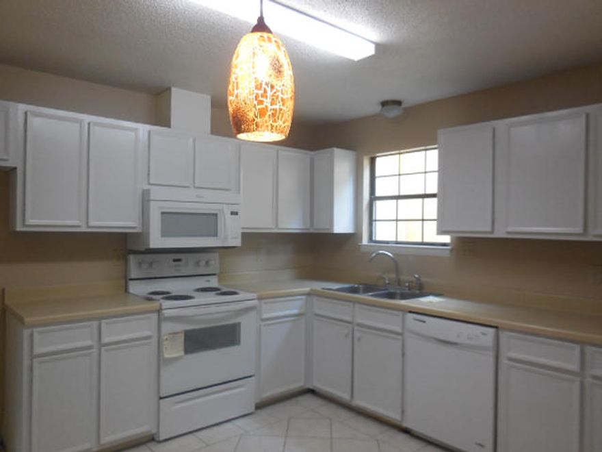 This is a Fannie Mae REO HomePath Property. What a find! A great updated, newly painted, newly carpeted, new appliances, new water heater, 3 bedroom, 2 1/2 half bath unit with a detached garage. Located just yards from the softball fields in Shalimar. A private backyard with an attached laundry shed completes the picture.