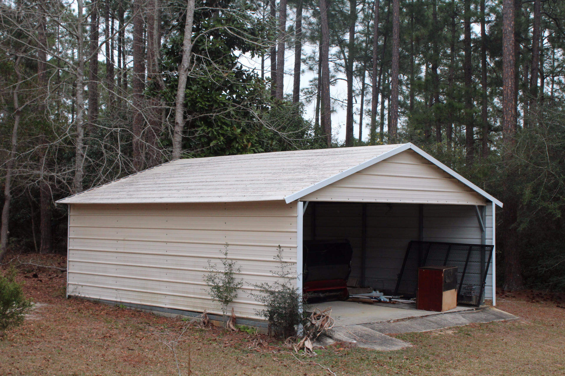 PINE SHORES - Residential