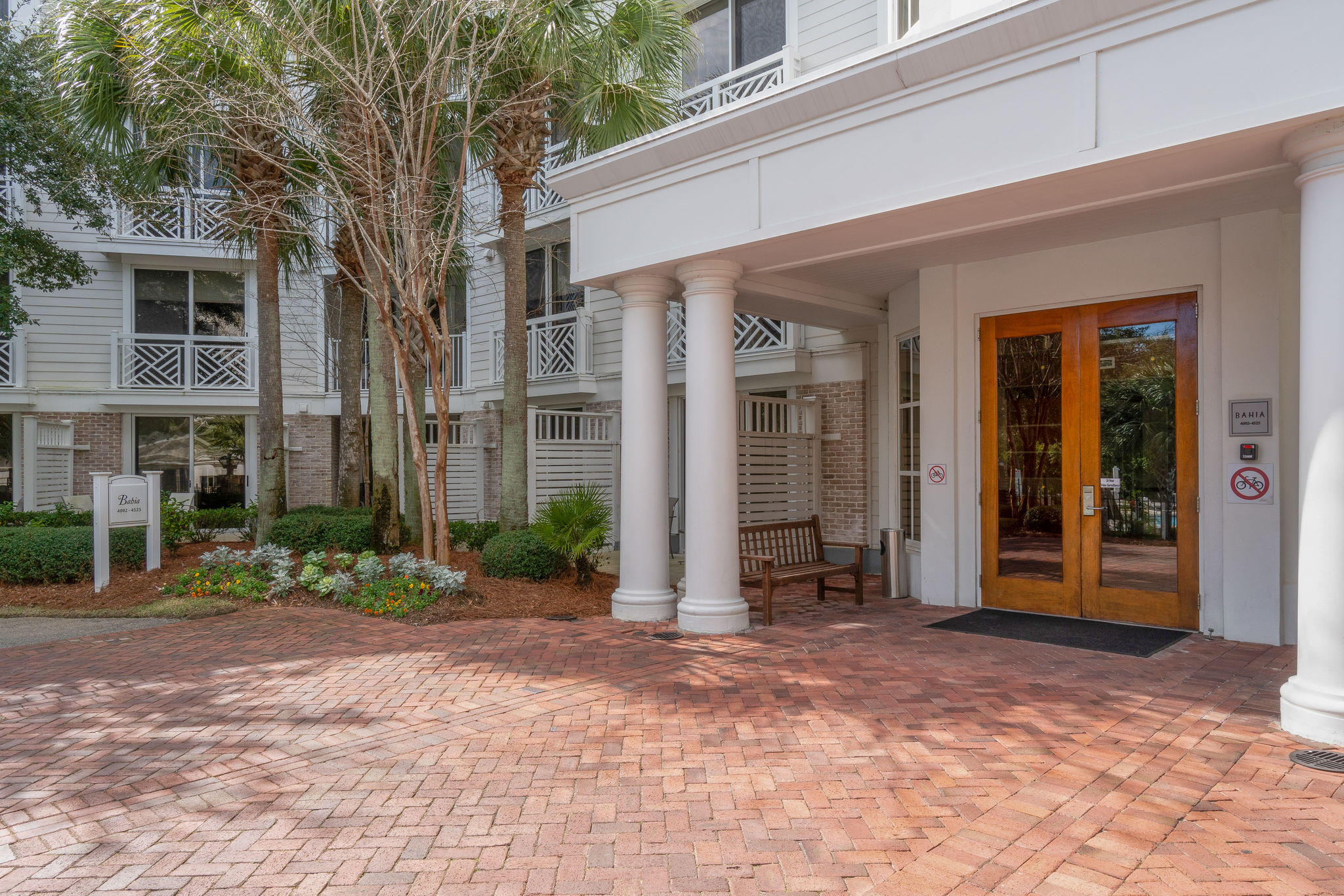 BAHIA CONDO - Residential