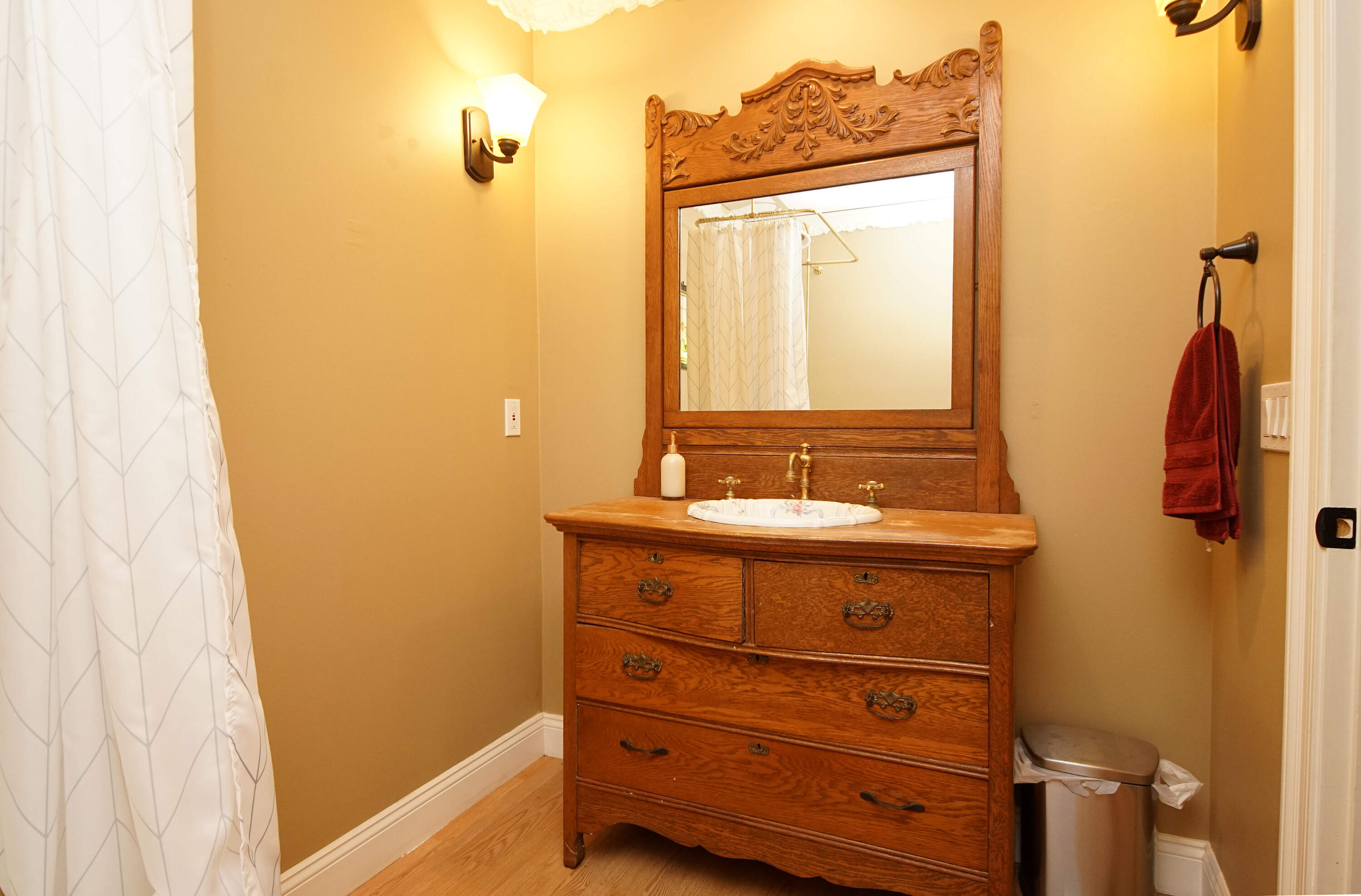 COUNTRY CLUB ESTATES - Residential Lease