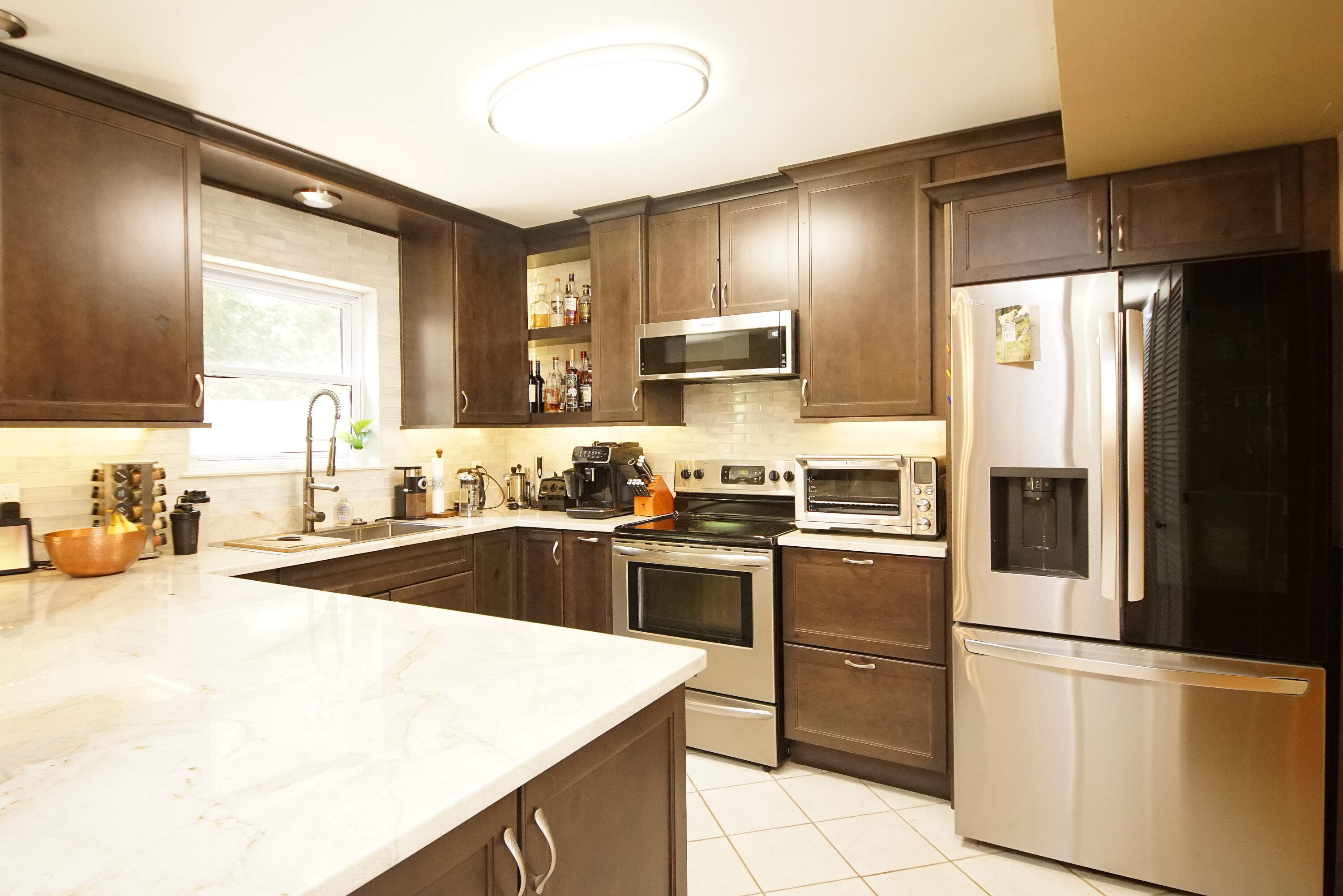 COUNTRY CLUB ESTATES - Residential Lease