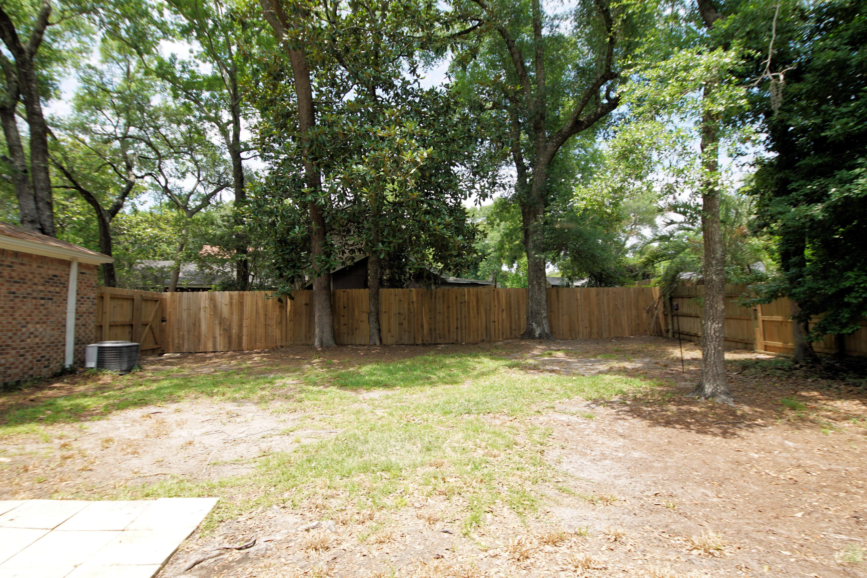 COUNTRY CLUB ESTATES - Residential Lease