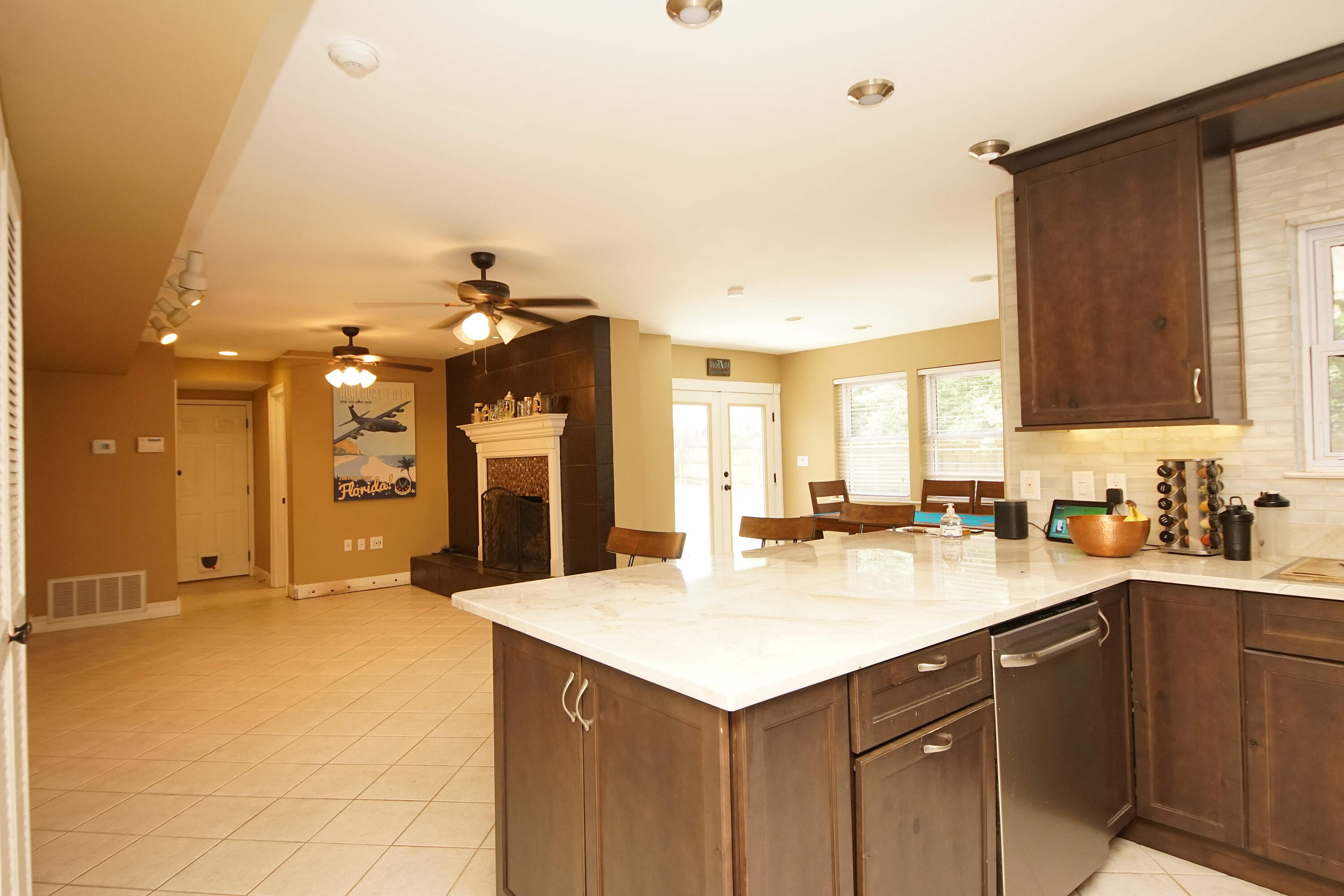 COUNTRY CLUB ESTATES - Residential Lease
