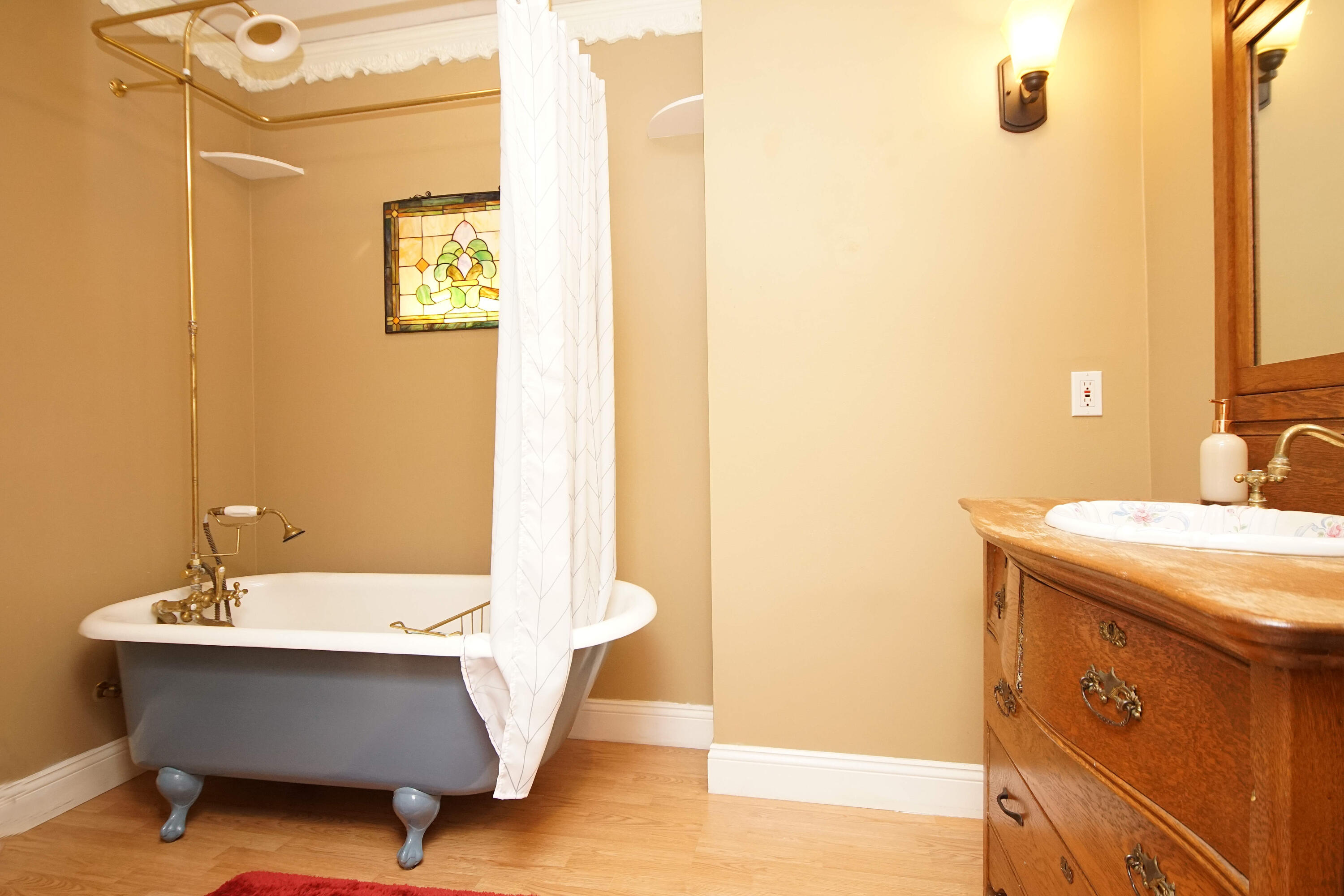 COUNTRY CLUB ESTATES - Residential Lease