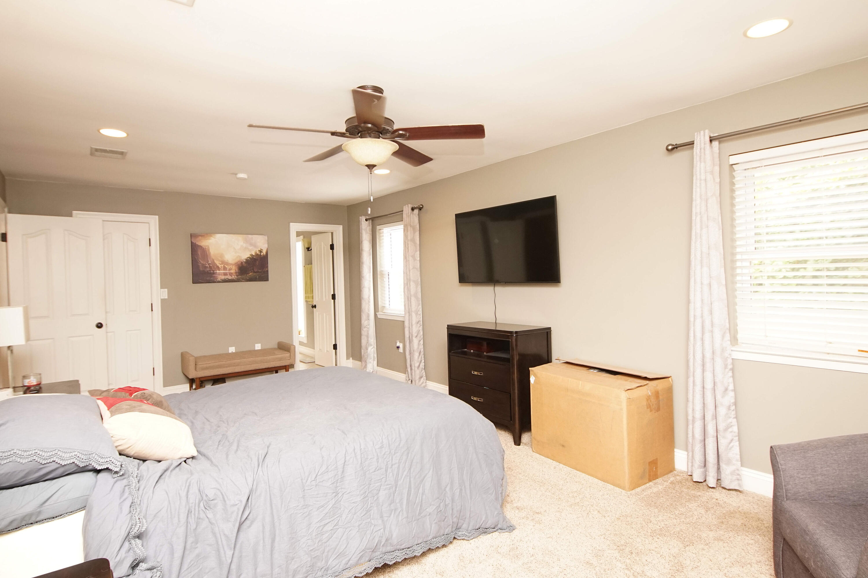 COUNTRY CLUB ESTATES - Residential Lease