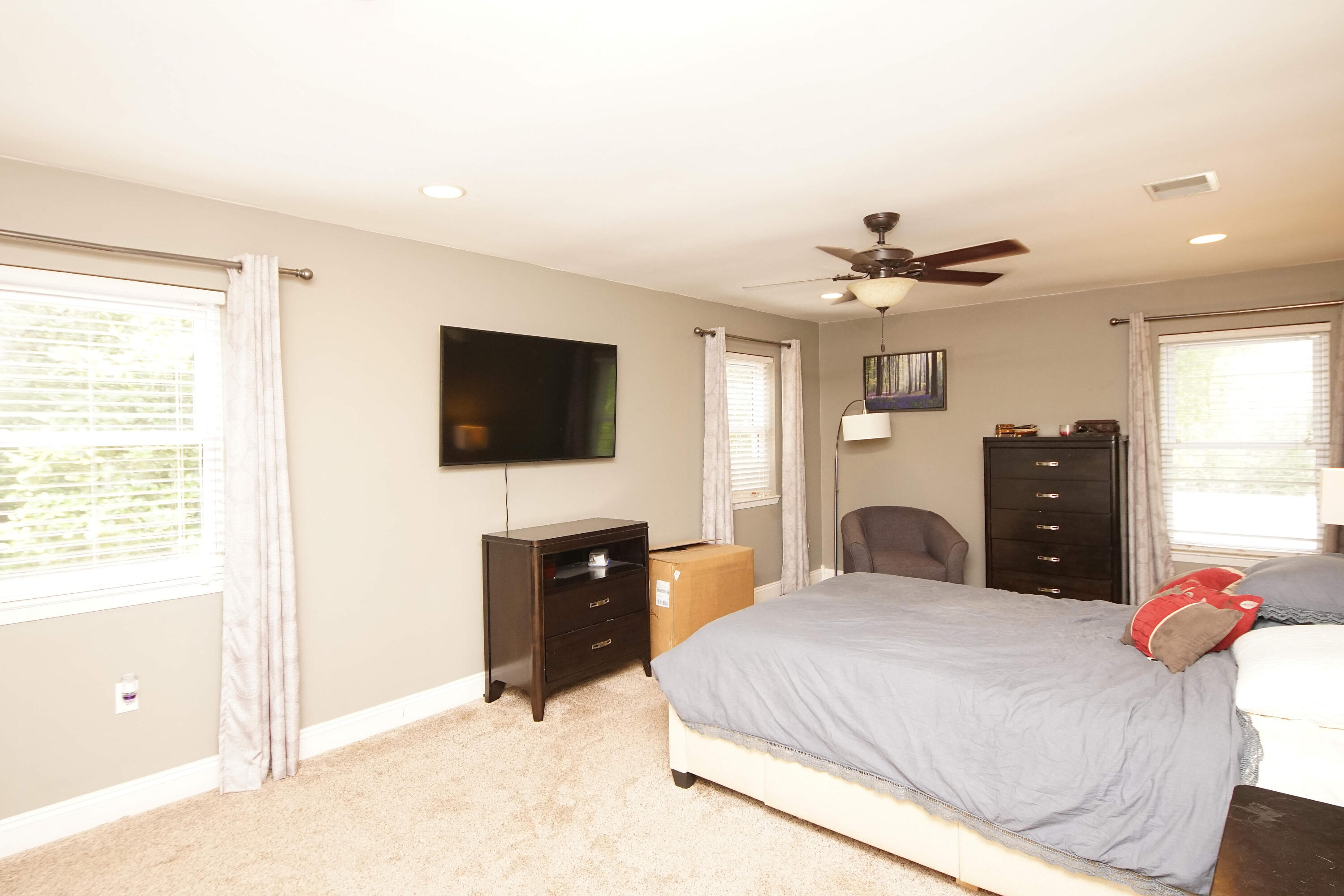 COUNTRY CLUB ESTATES - Residential Lease