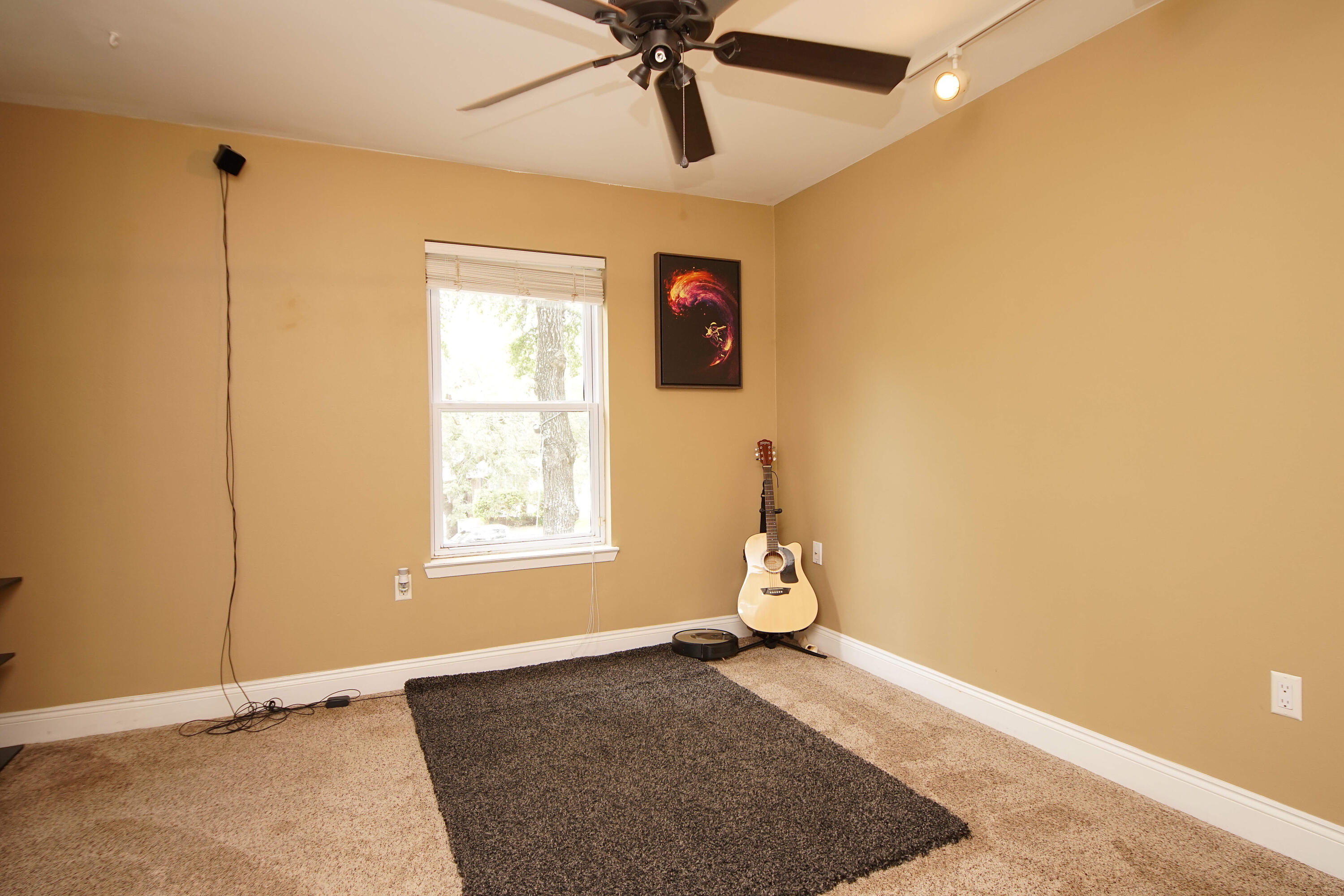 COUNTRY CLUB ESTATES - Residential Lease