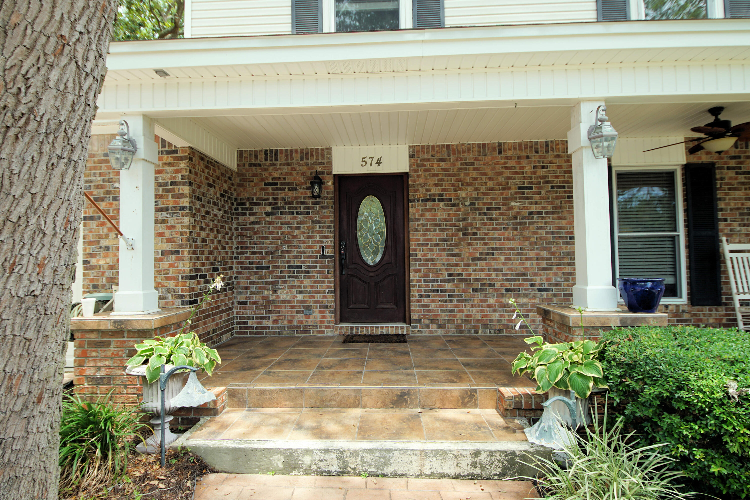 COUNTRY CLUB ESTATES - Residential Lease