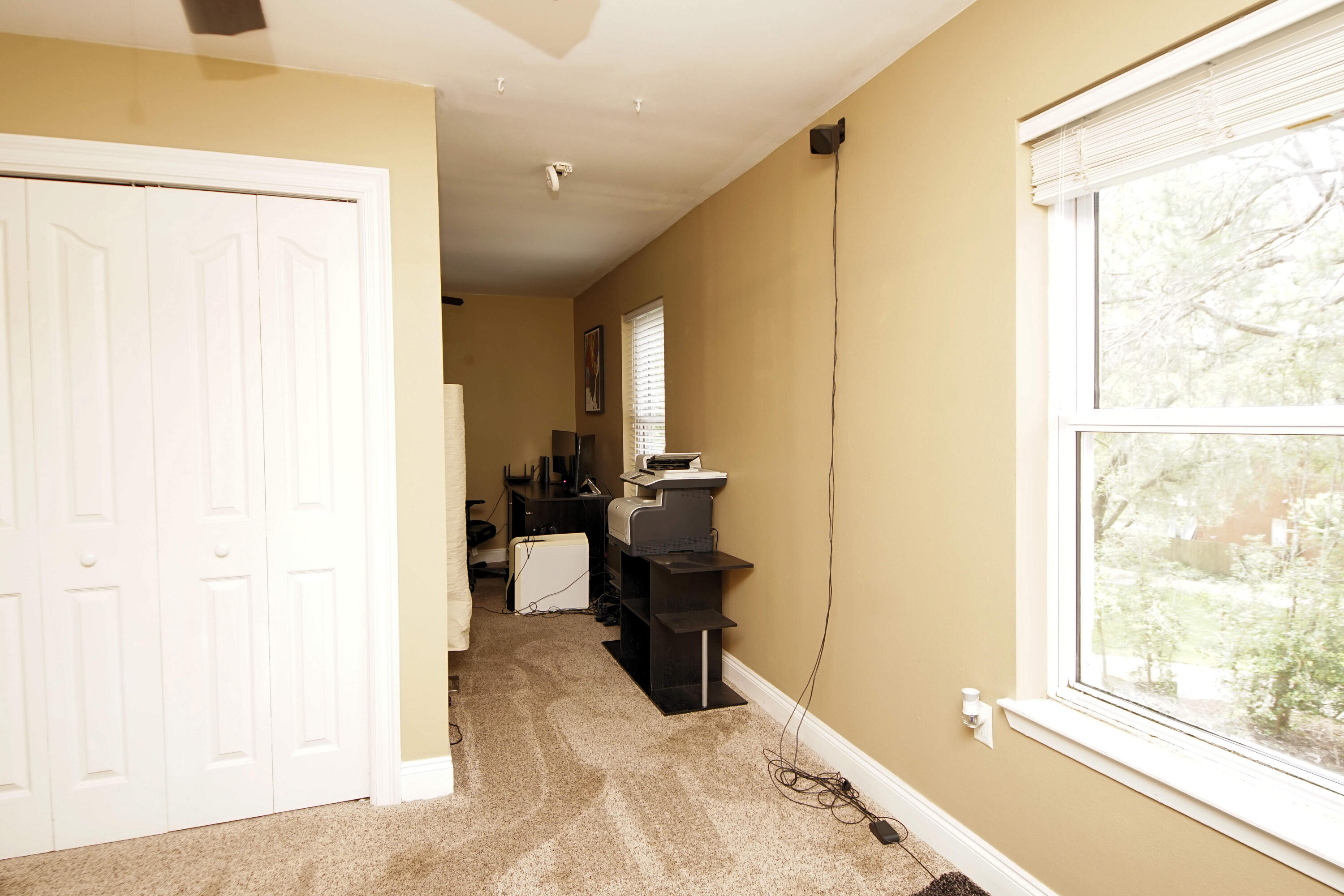 COUNTRY CLUB ESTATES - Residential Lease