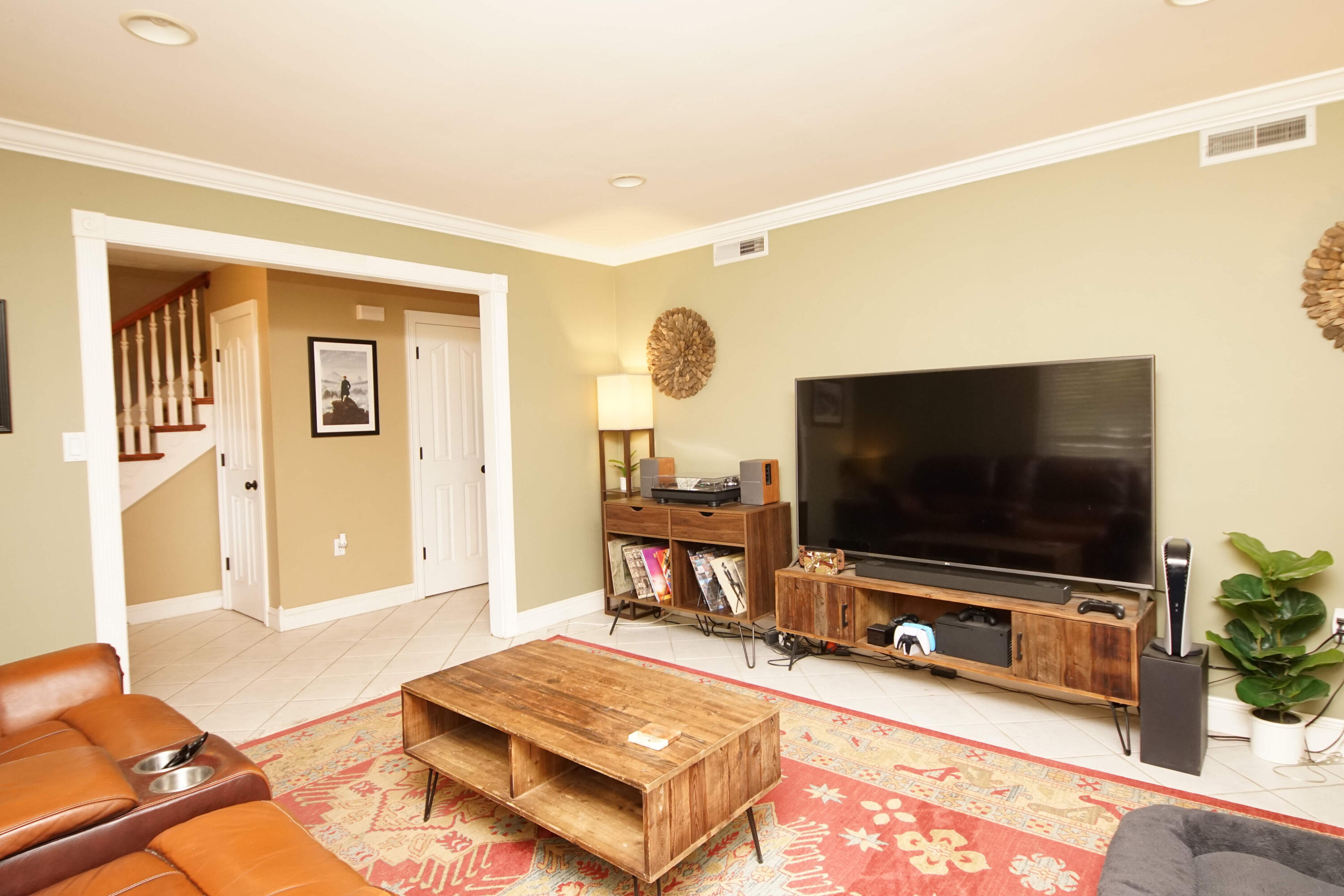 COUNTRY CLUB ESTATES - Residential Lease