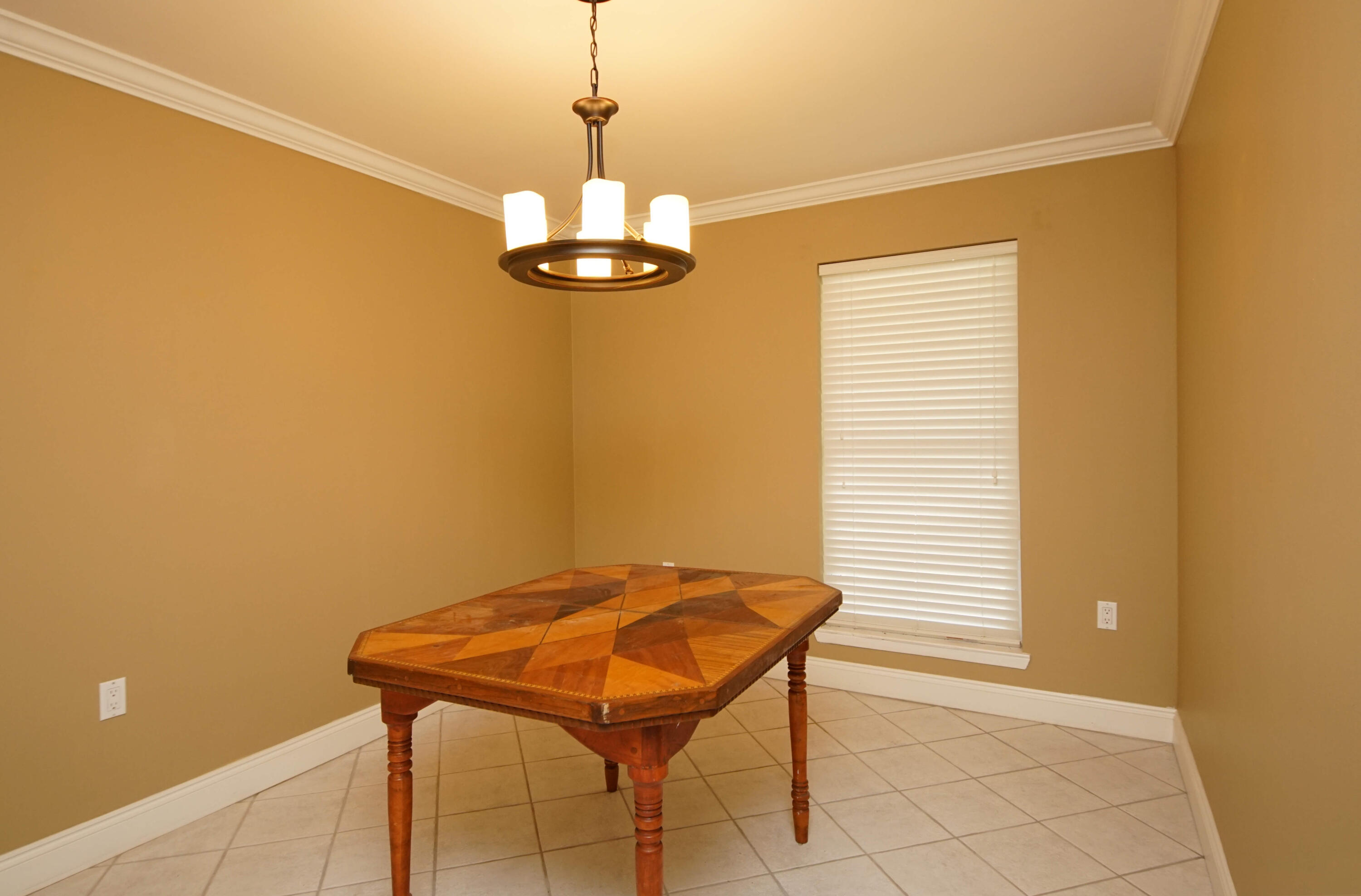 COUNTRY CLUB ESTATES - Residential Lease