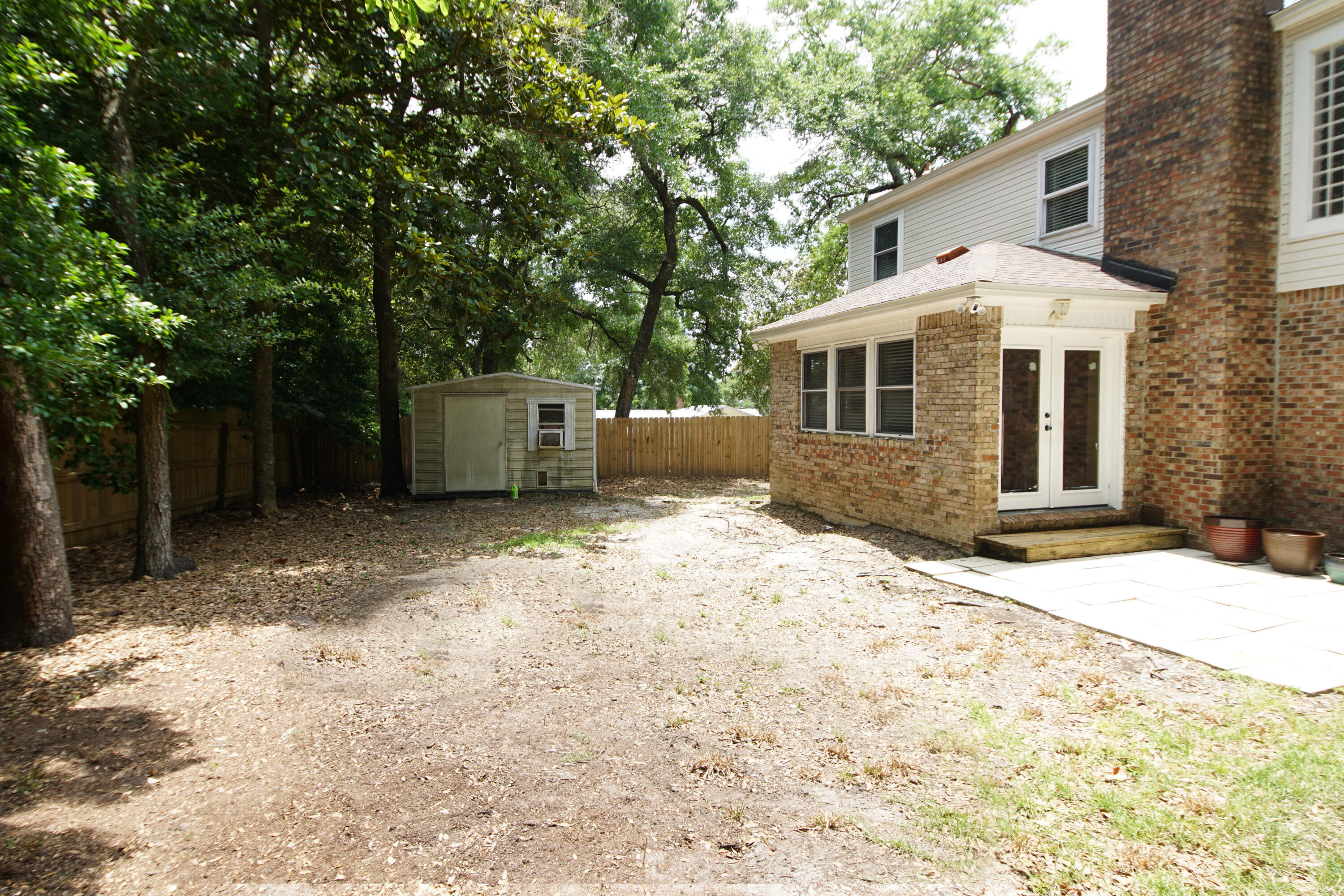 COUNTRY CLUB ESTATES - Residential Lease