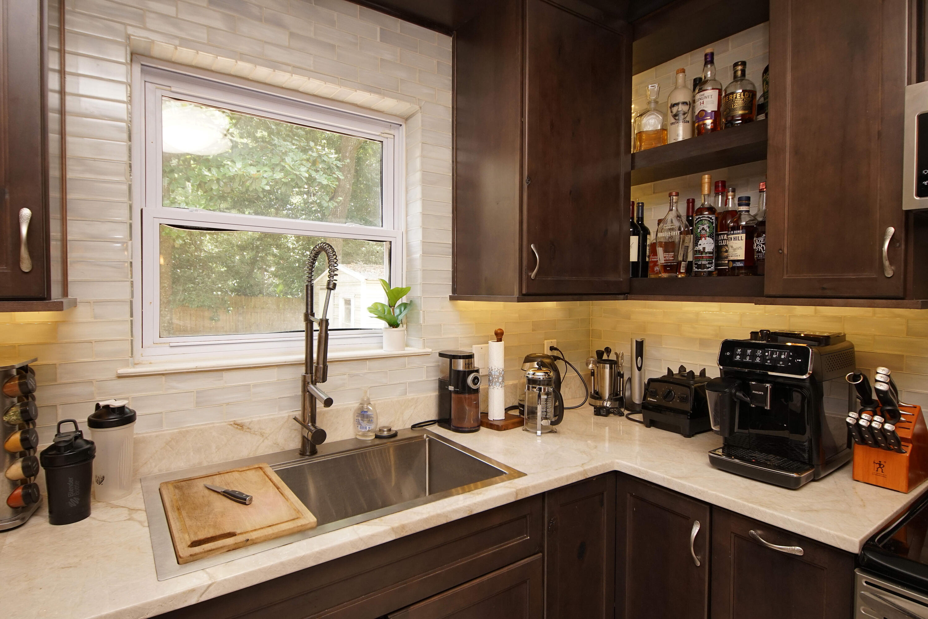 COUNTRY CLUB ESTATES - Residential Lease