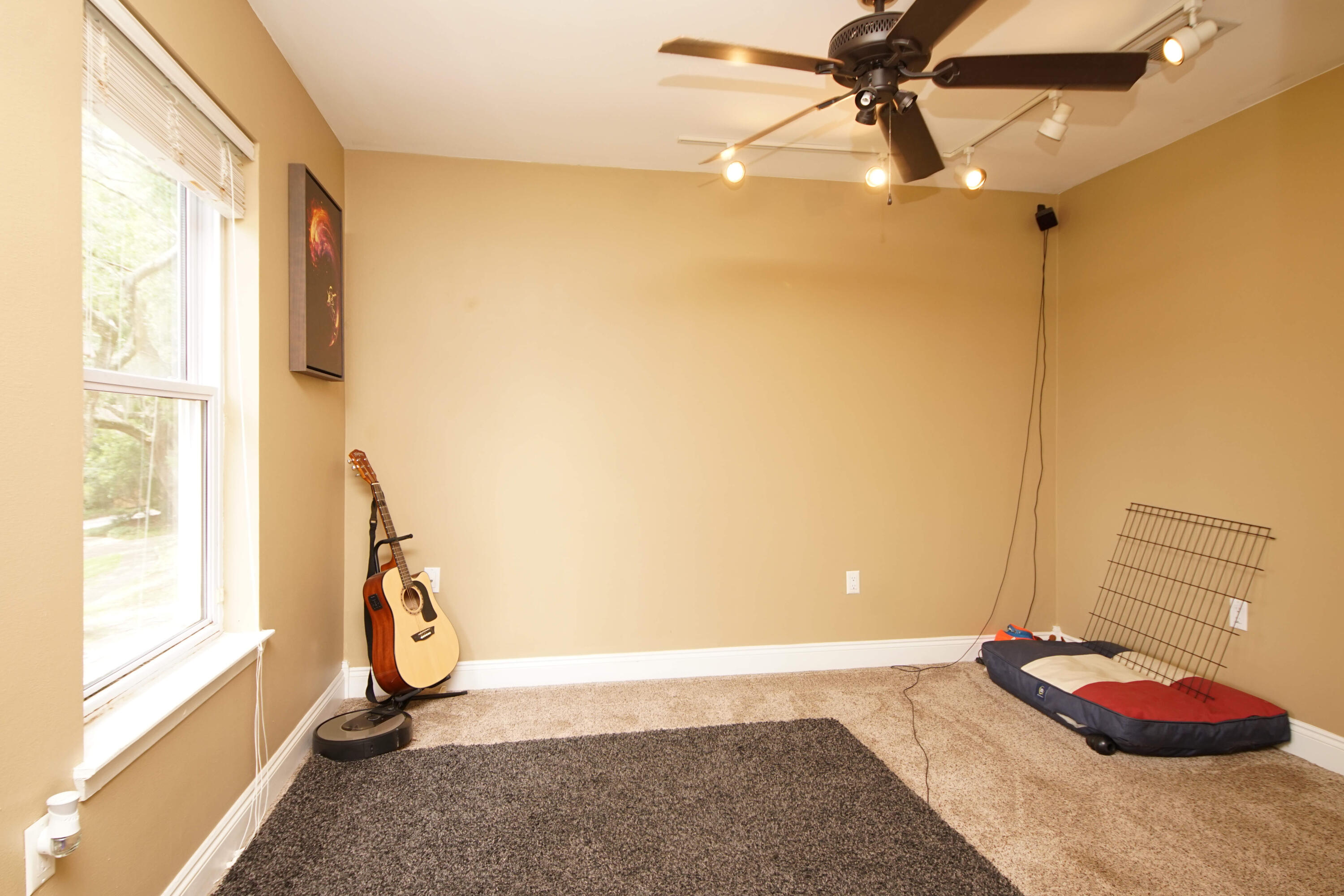 COUNTRY CLUB ESTATES - Residential Lease