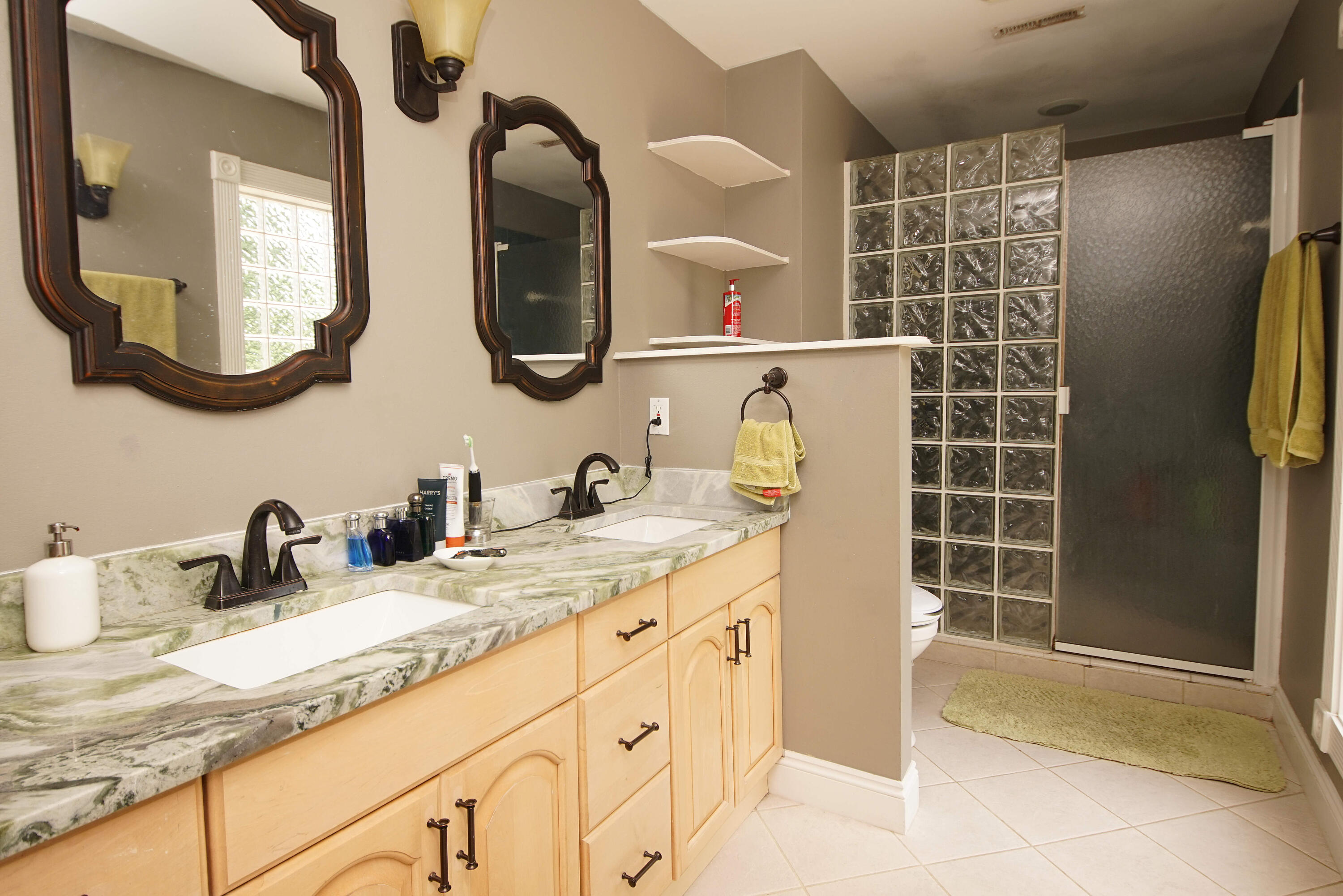 COUNTRY CLUB ESTATES - Residential Lease