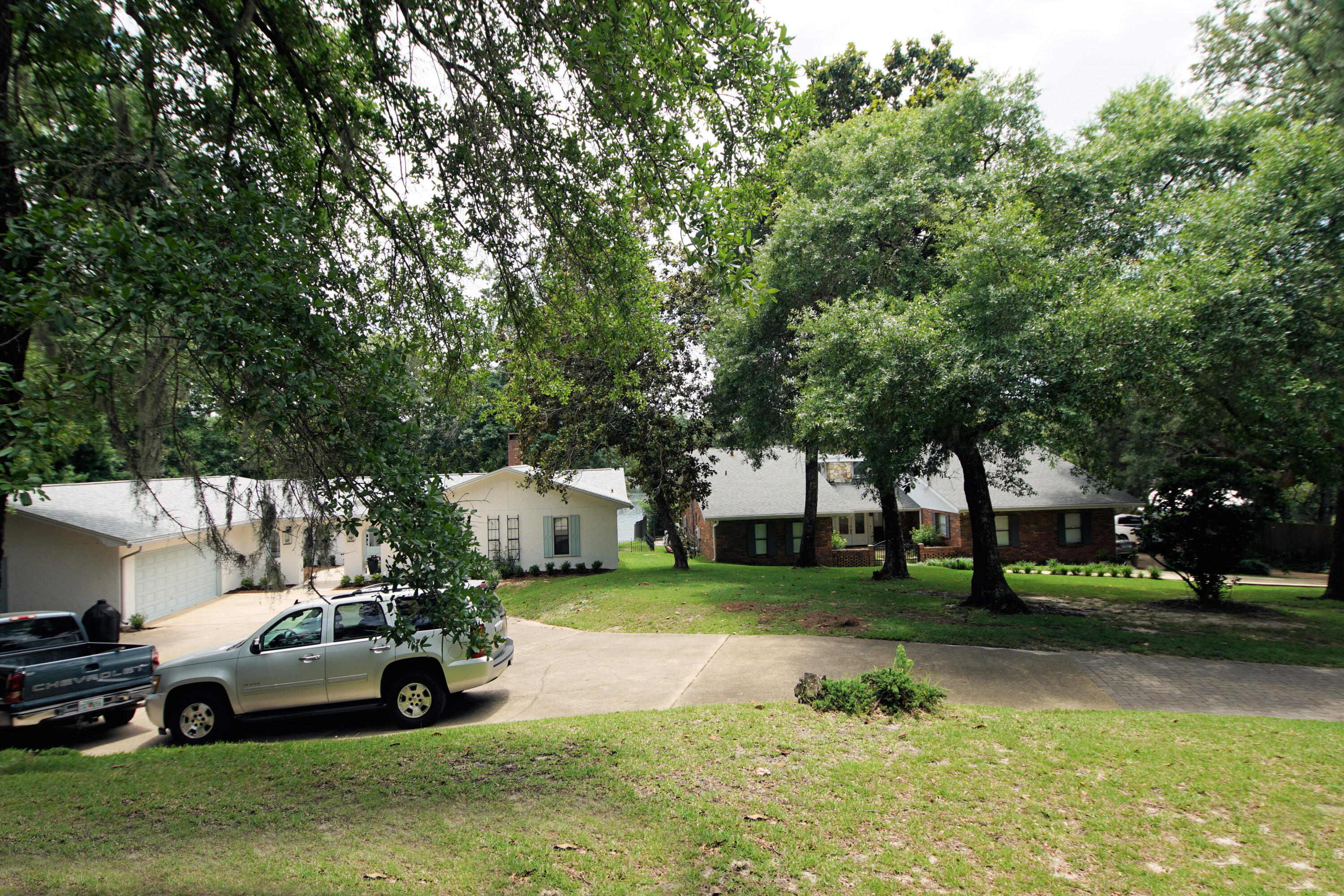 COUNTRY CLUB ESTATES - Residential Lease