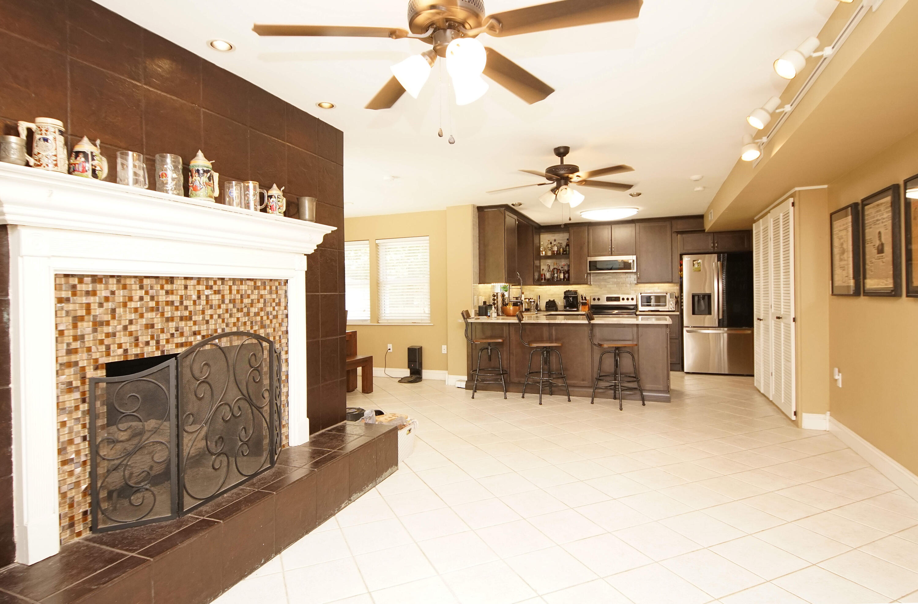 COUNTRY CLUB ESTATES - Residential Lease
