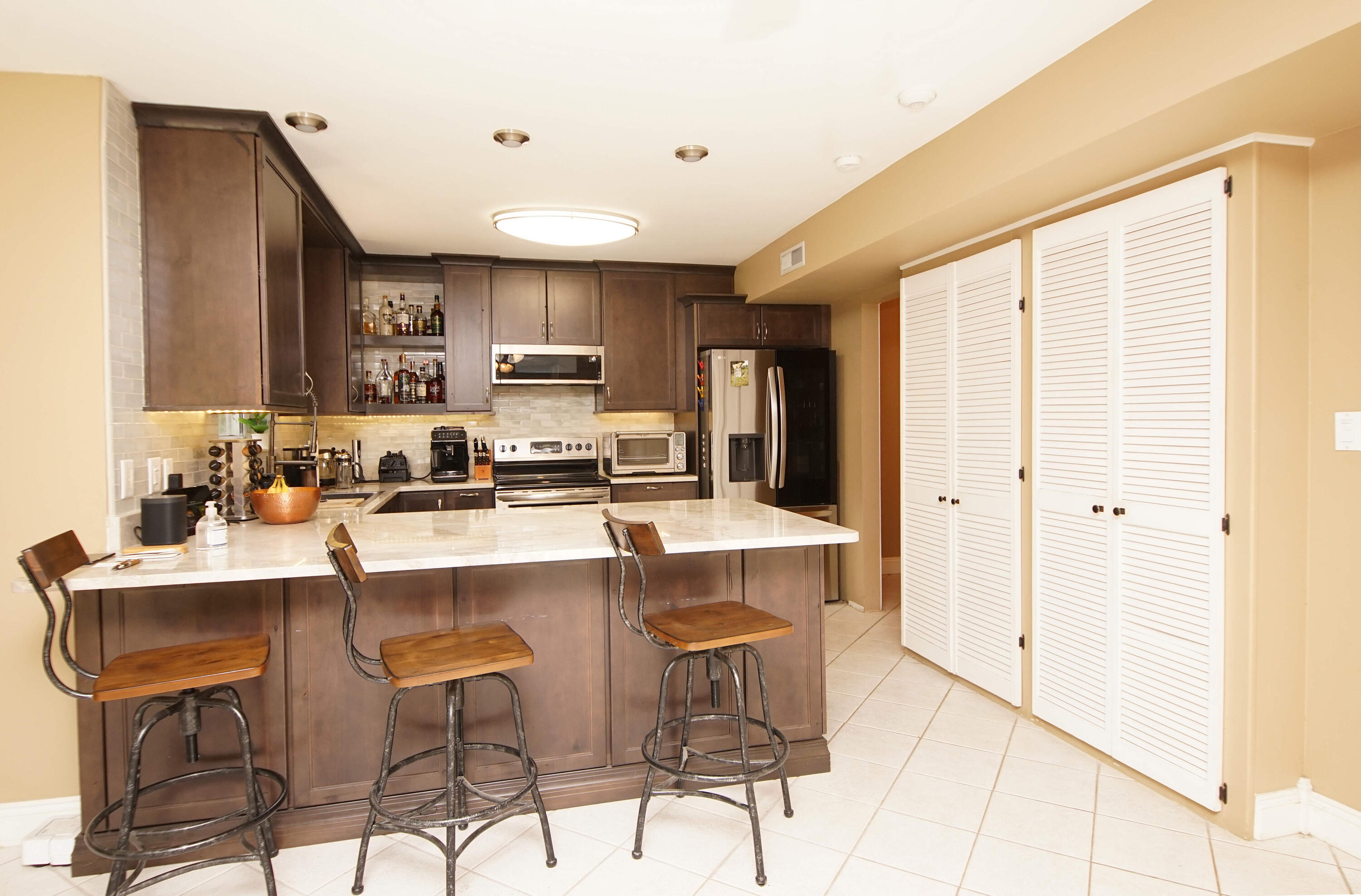 COUNTRY CLUB ESTATES - Residential Lease