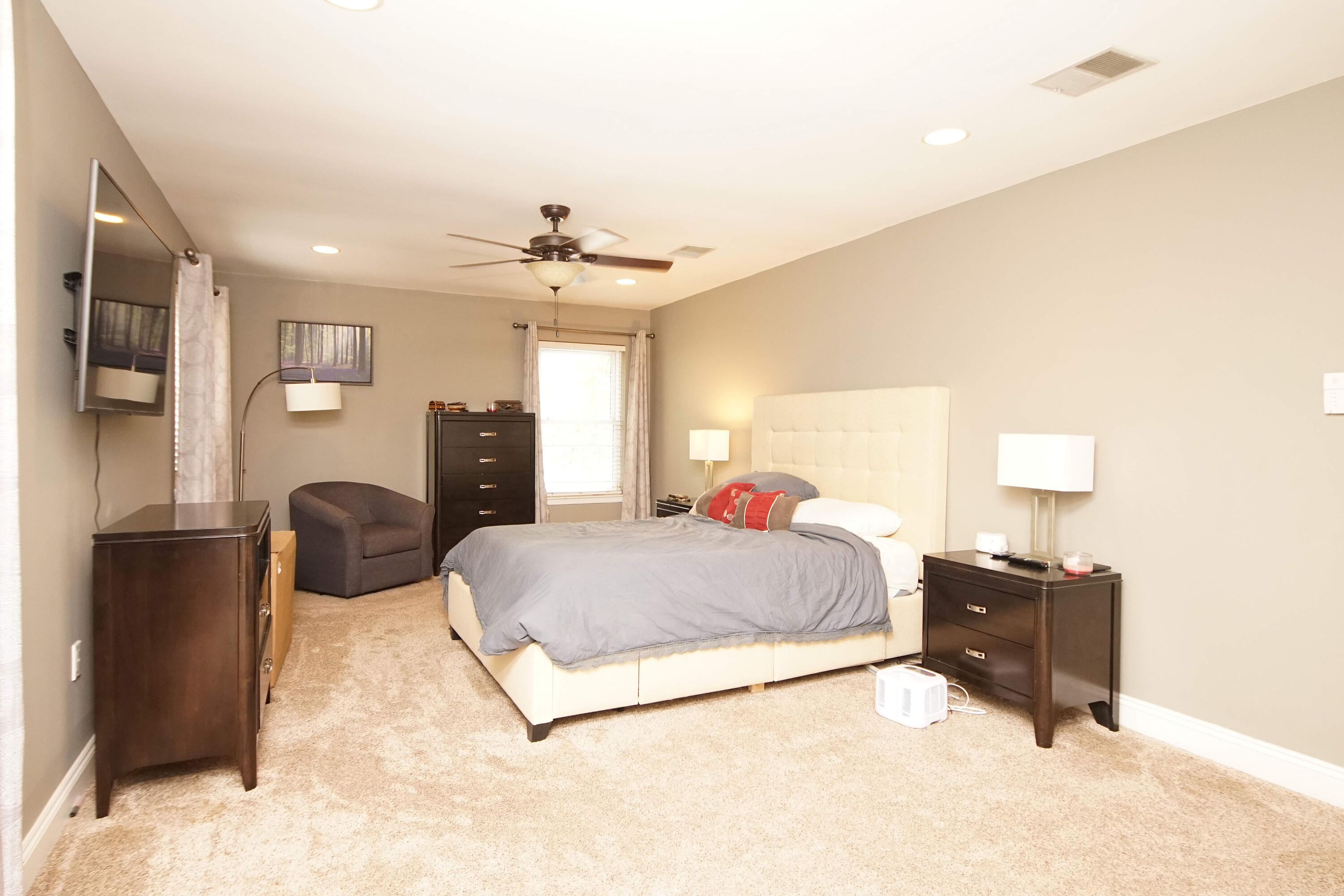 COUNTRY CLUB ESTATES - Residential Lease