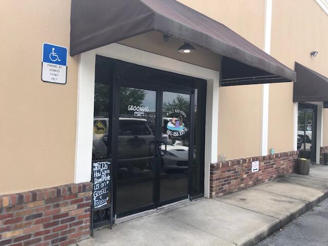 Commerce Lane is located in Walton County's Industrial Complex on Business HWY 331. The entire 1725 square feet of flex space is heated and cooled with a 14 foot roll up door and man door off the back easement / loading area, a 300 square feet of h/c office and bathroom space, and 1425 sqft of climate controlled warehouse space.