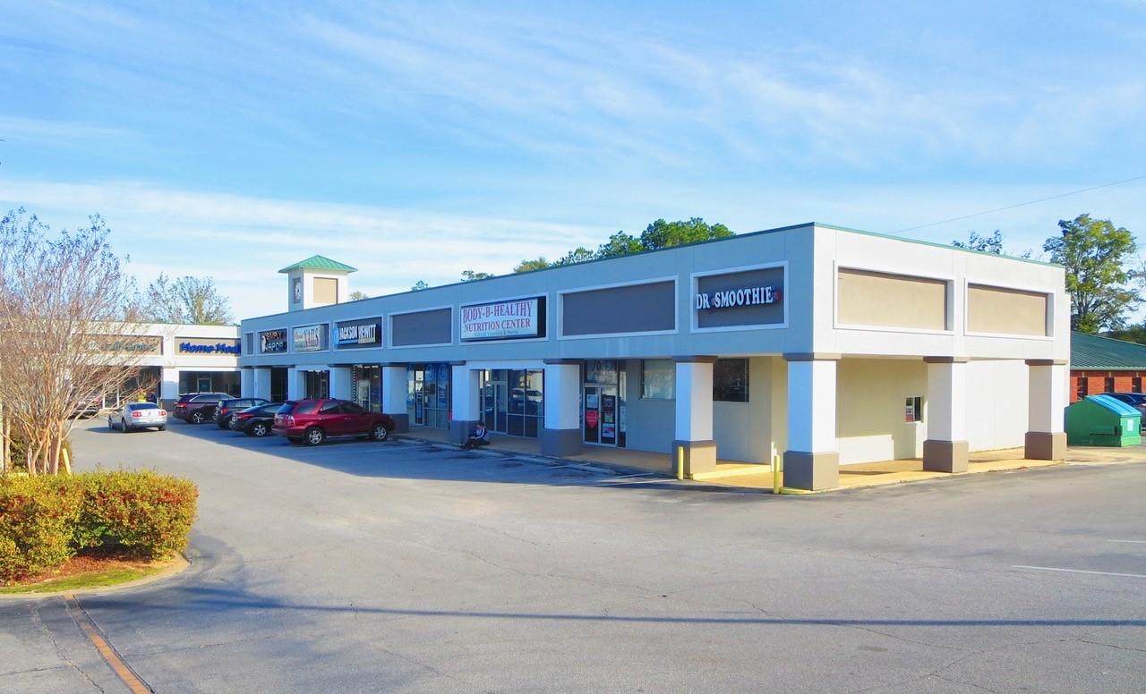 Court Plaza - Available For Lease. Court Plaza is a 20,000 sf retail center located at the intersection of S. Ferdon Blvd and Redstone Ave in Crestview FL. This property has great visibility, plenty of parking and is conveniently located near the North Okaloosa Medical Center. Current available units range in size from 960 to 3880 sf with various floor plans and layouts available. The City of Crestview growth rate is out pacing the national average by 37%, Five mile radius demographics for this site are: Population 42,125 Households- 14,940 with an average income of $79,000. Traffic counts at the intersection are 44,500.