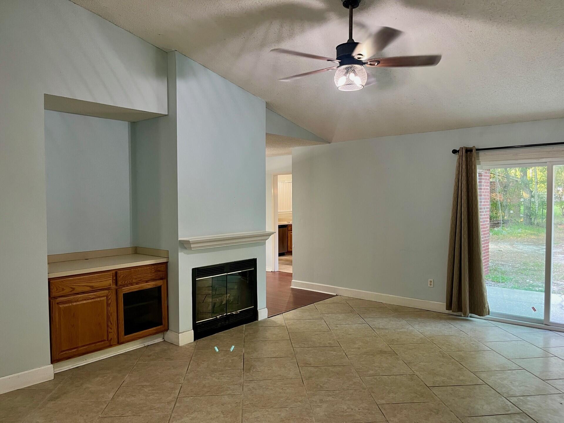 HOLLEY SHORES 1ST ADDN - Residential Lease