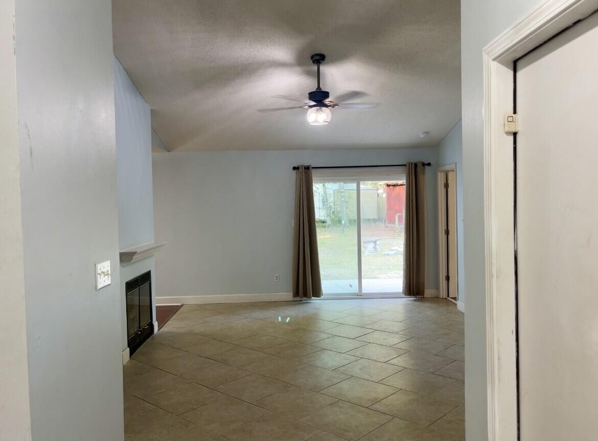HOLLEY SHORES 1ST ADDN - Residential Lease
