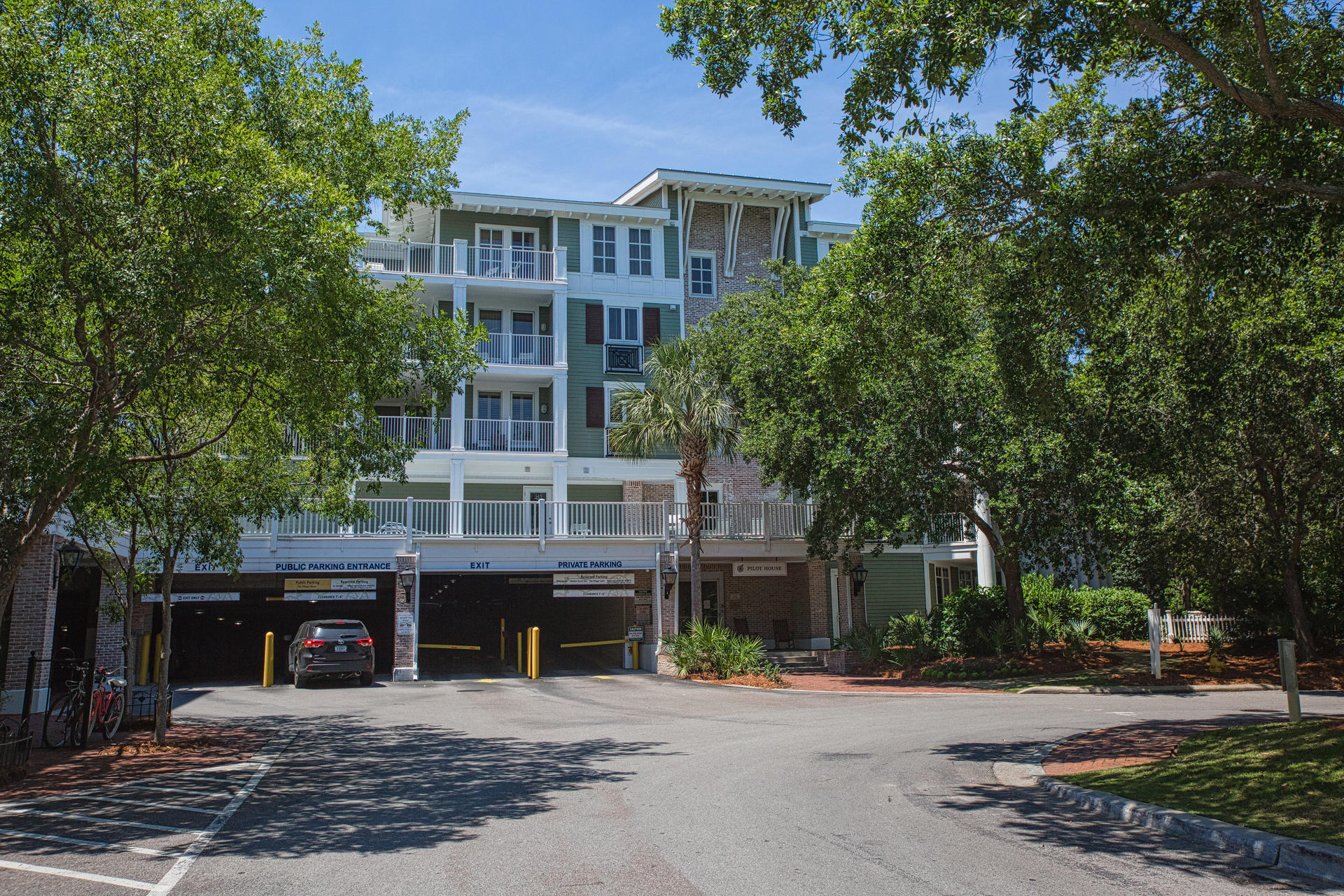 PILOT HOUSE - Residential