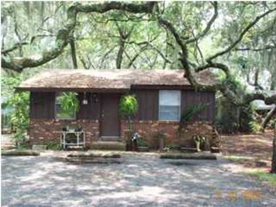 VERY CONVENIENT LOCATION; THIS CUTE HOME IS 2 BEDROOM HOUSE WITH WASHER & DRYER CONNECTION. UPDATED FLOORING, KITCHEN CABINETS AND APPLIANCES. PLENTY OF OAK TREES FOR SHADE. SORRY NO PETS! CALL FOR APPOINTMENT! Available 05/09/2015
