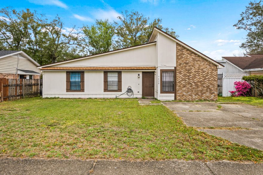 **OPEN HOUSE 4/16 from 12PM-1:30PM** Looking for a starter home in a good school district that is close to everything that Pensacola has to offer within the city limits?  Look no further, you've found your future home!  Imagine waking up and driving down Scenic Highway, wind blowing through your hair as you gaze at Pensacola Bay on your way to well, ANYWHERE!  Want to enjoy a night out in Downtown Pensacola? 15 minutes.  Want to go for a leisurely stroll where the trees meet the water at Bay Bluffs Preserve? 9 minutes.  Need to grab something from the Mall? 10 minutes.  Running late and need to jump on the 10 freeway? 5 minutes.  If location is everything, then this house has it all! Do yourself a favor and don't delay, book your showing today!