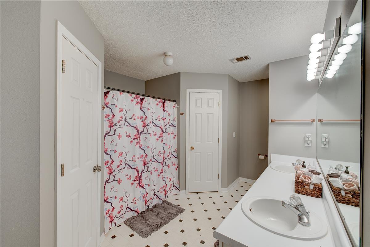 MOSSY OAKS - Residential