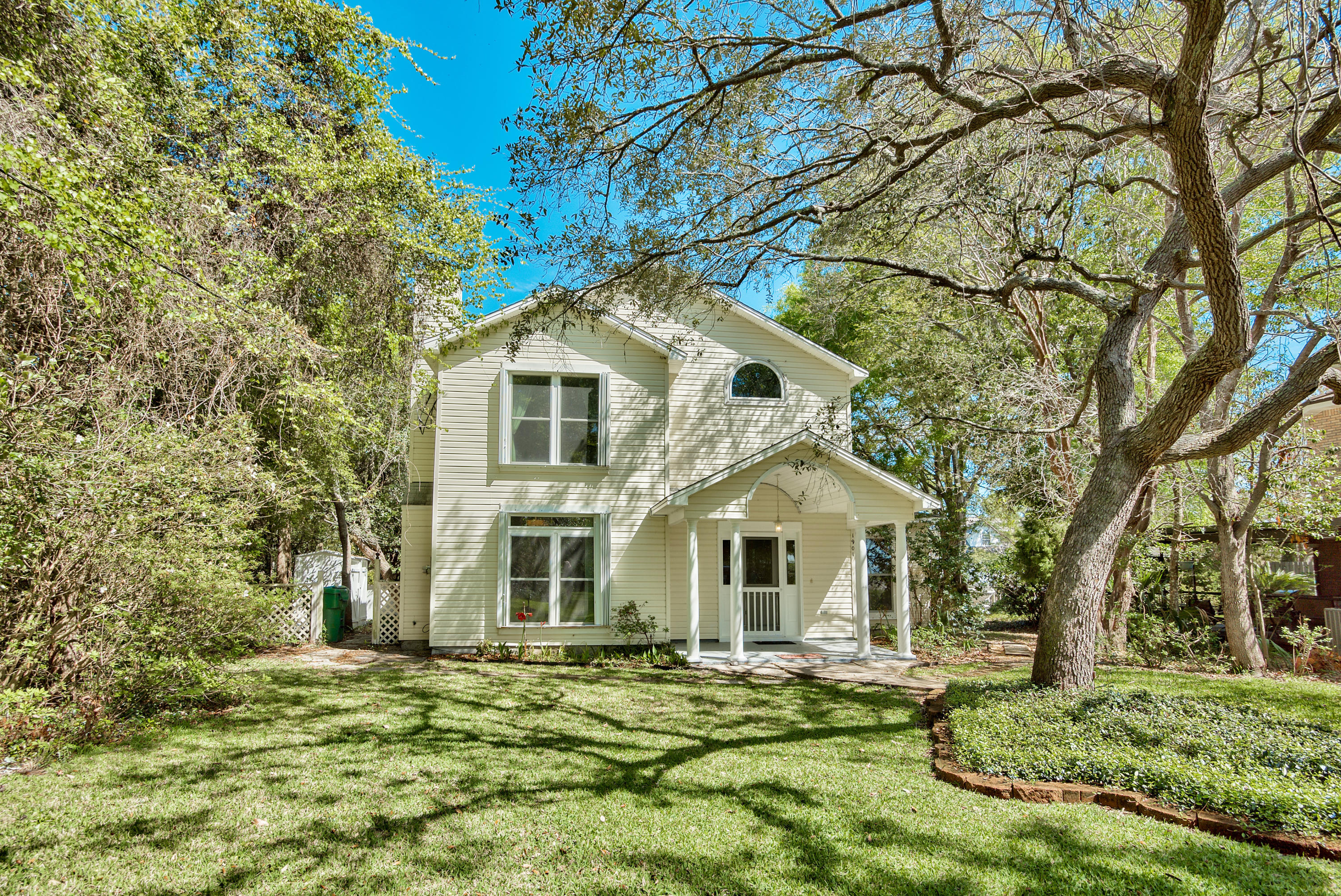 LOOKING FOR A WATERFRONT HOME W/BOAT DOCK & JET SKI LIFT WITHOUT THE WATERFRONT PRICE? This is your Home! Truly one of a kind, peaceful Florida Cottage on a protected cove in Rocky Bayou. Recently renovated w/new granite counter tops in the Kitchen, Dining rm & Master Bath, new tile floor, toilet & glass shower door in Master Bath, new carpet in office, bedrooms & stairs, new light fixtures & fans & fresh interior paint, this home is move-in ready. Home features bamboo looking laminate floors, gas fireplaces in both the Living Room & Office/Den. Kitchen features newer Appliances to include a Whirlpool Gas Range and is accented w/center island & freshly painted white cabinets.