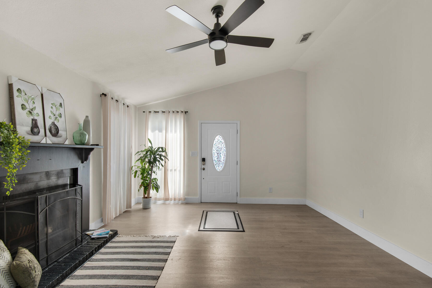 INDIAN OAKS S/D LOT 10 BLK B - Residential