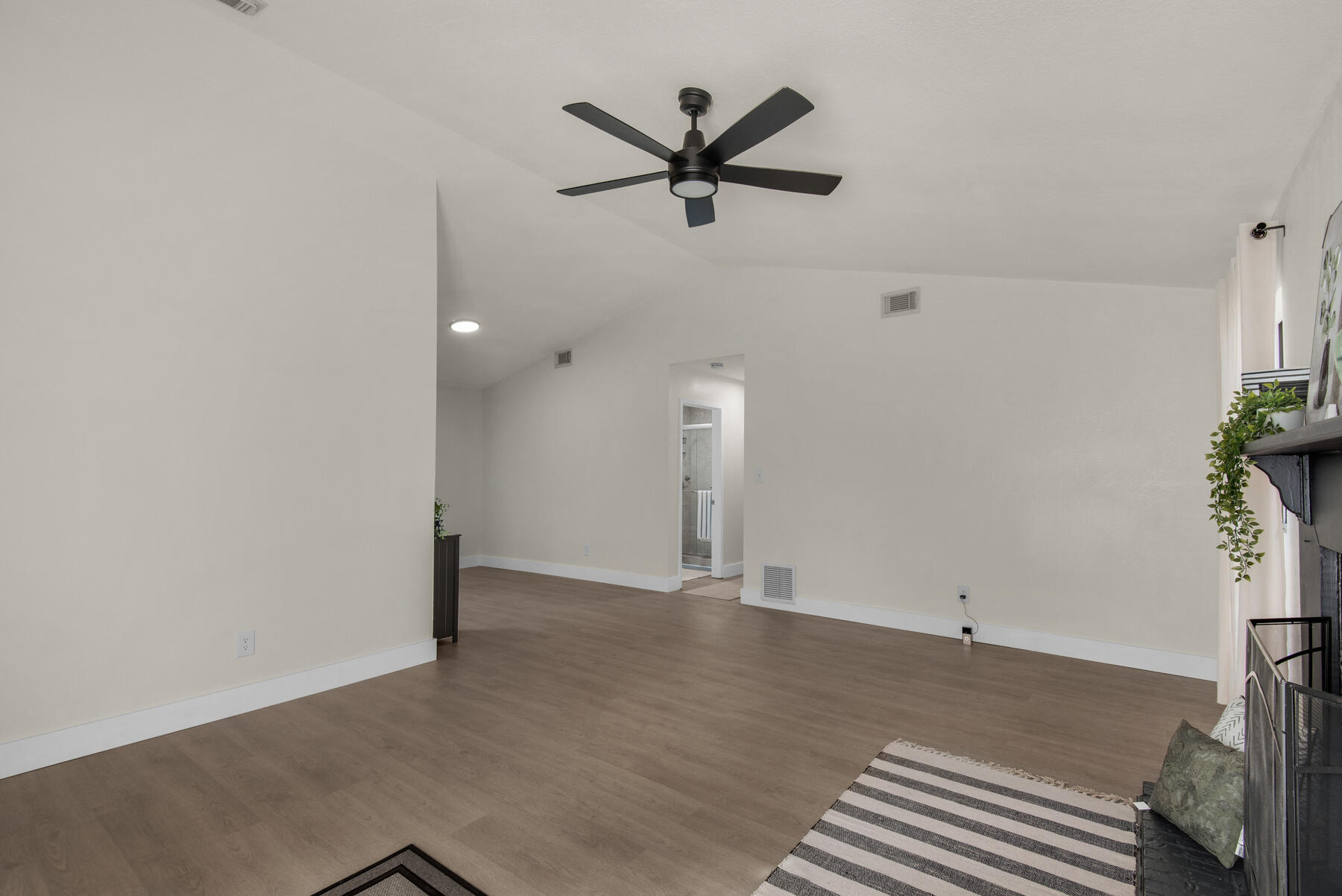 INDIAN OAKS S/D LOT 10 BLK B - Residential