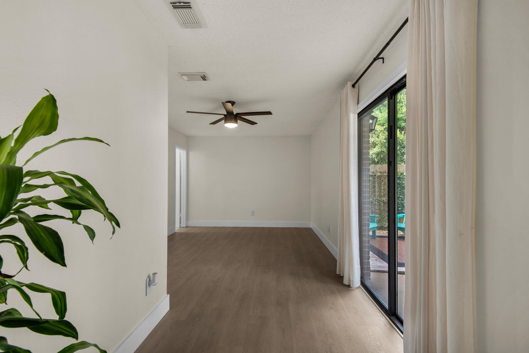 INDIAN OAKS S/D LOT 10 BLK B - Residential