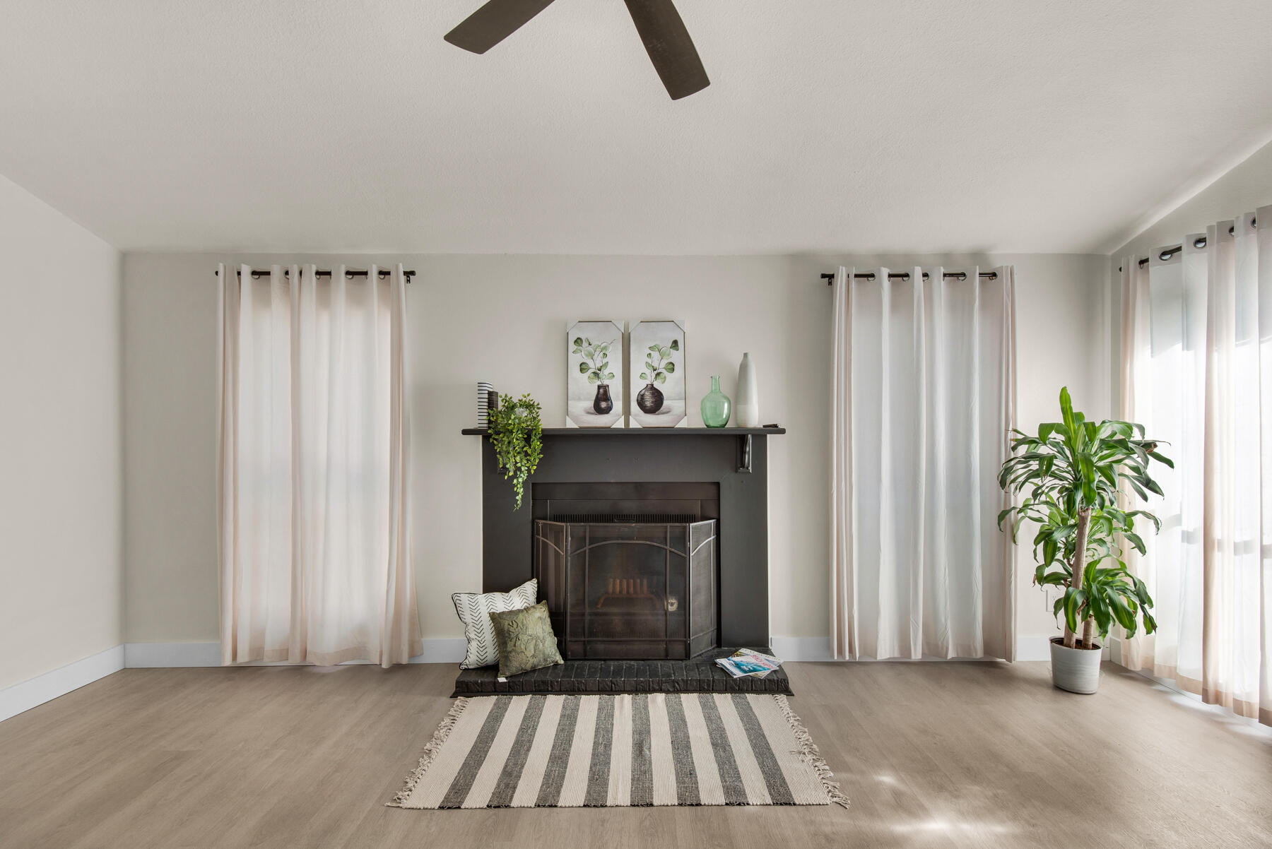 INDIAN OAKS S/D LOT 10 BLK B - Residential