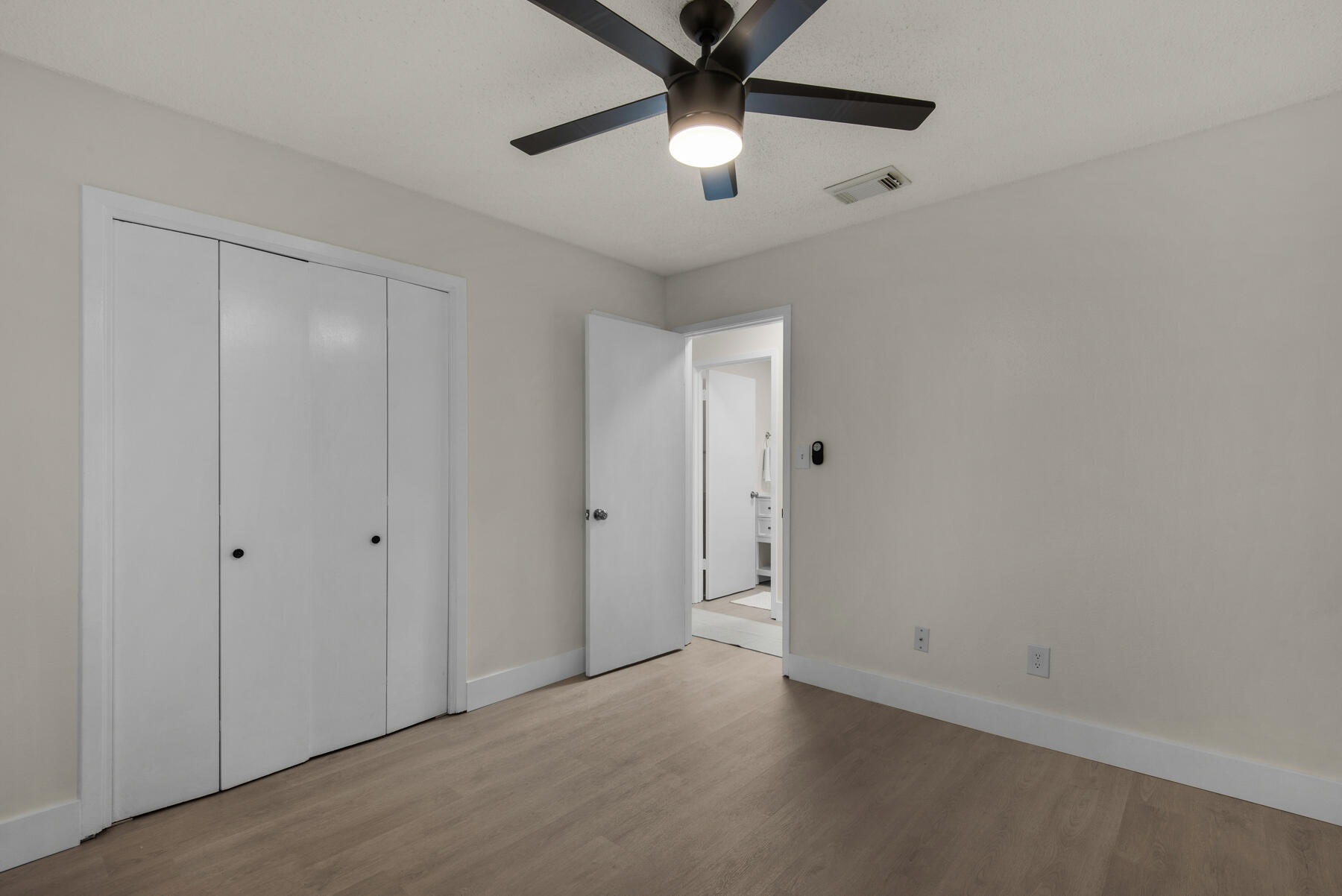 INDIAN OAKS S/D LOT 10 BLK B - Residential