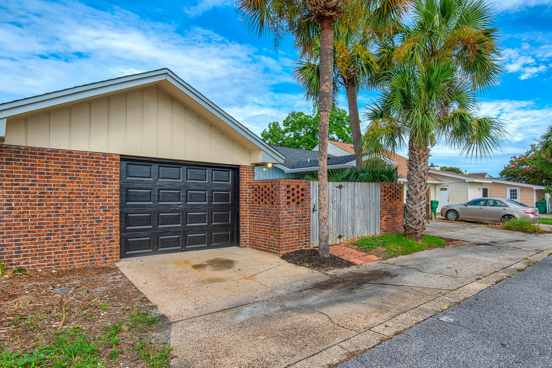 INDIAN OAKS S/D LOT 10 BLK B - Residential