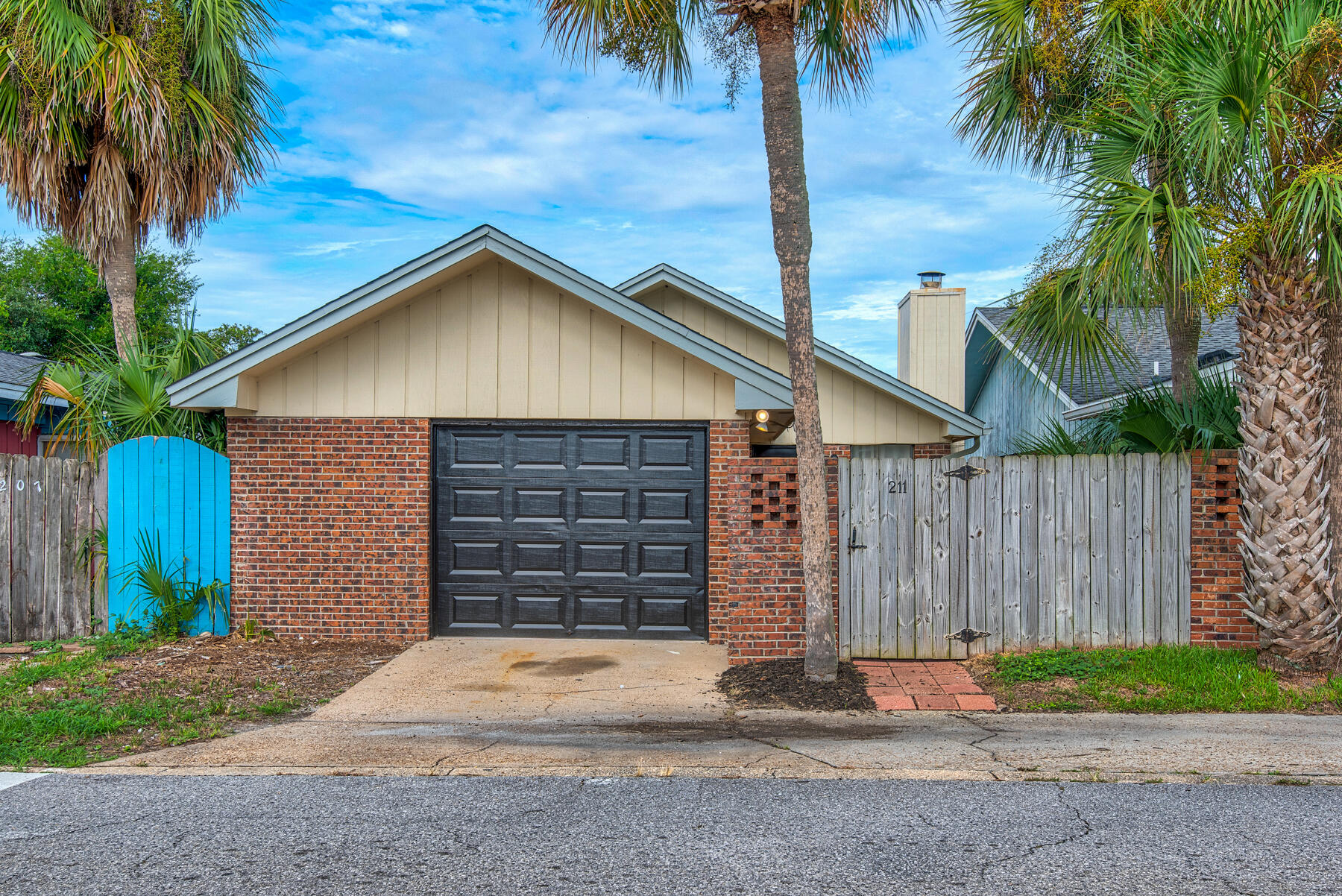 INDIAN OAKS S/D LOT 10 BLK B - Residential