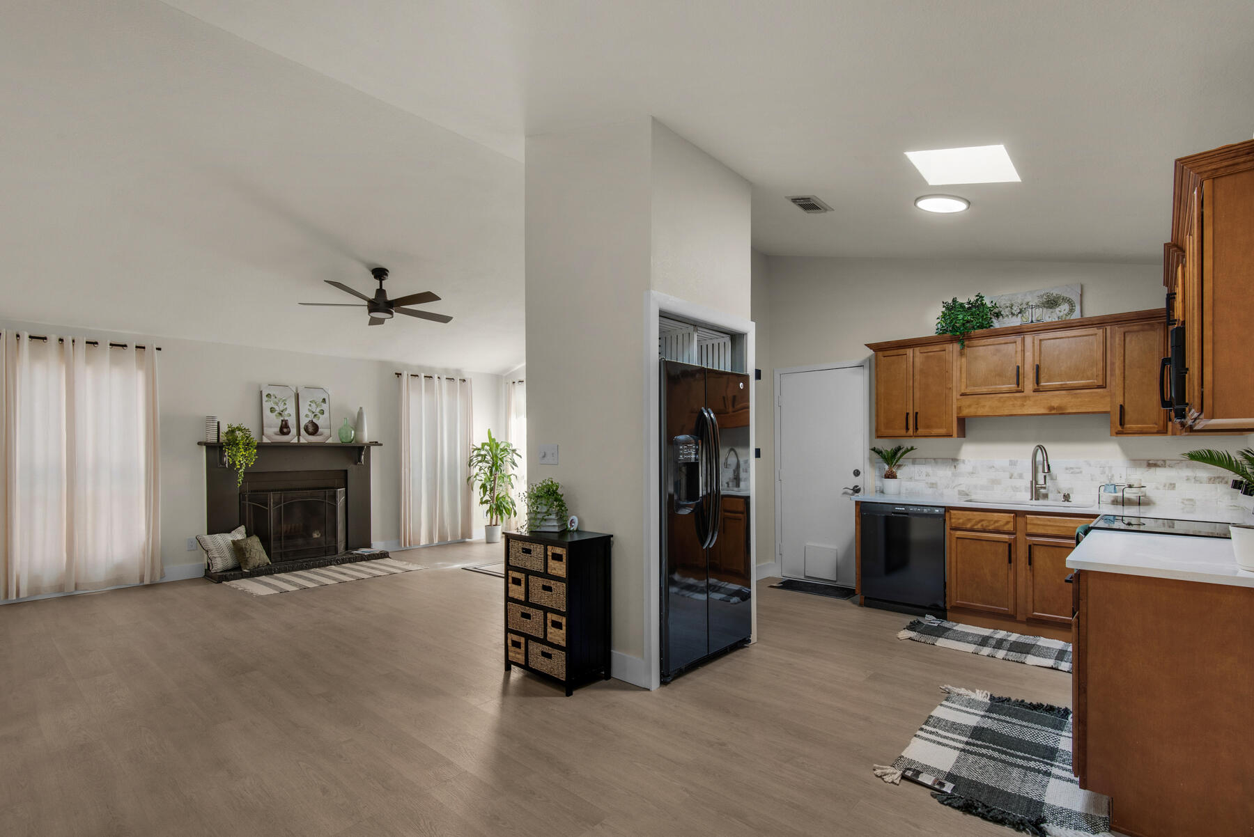 INDIAN OAKS S/D LOT 10 BLK B - Residential