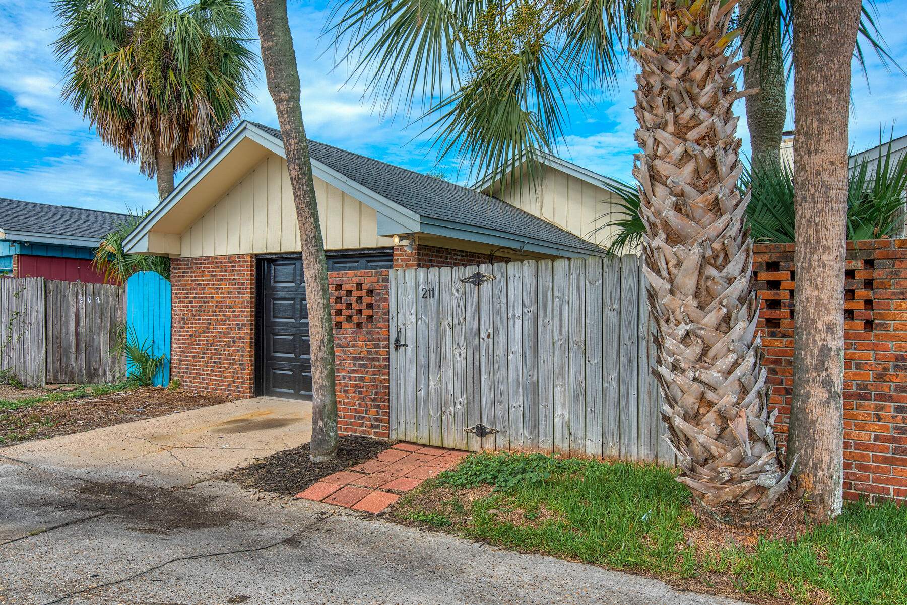 INDIAN OAKS S/D LOT 10 BLK B - Residential