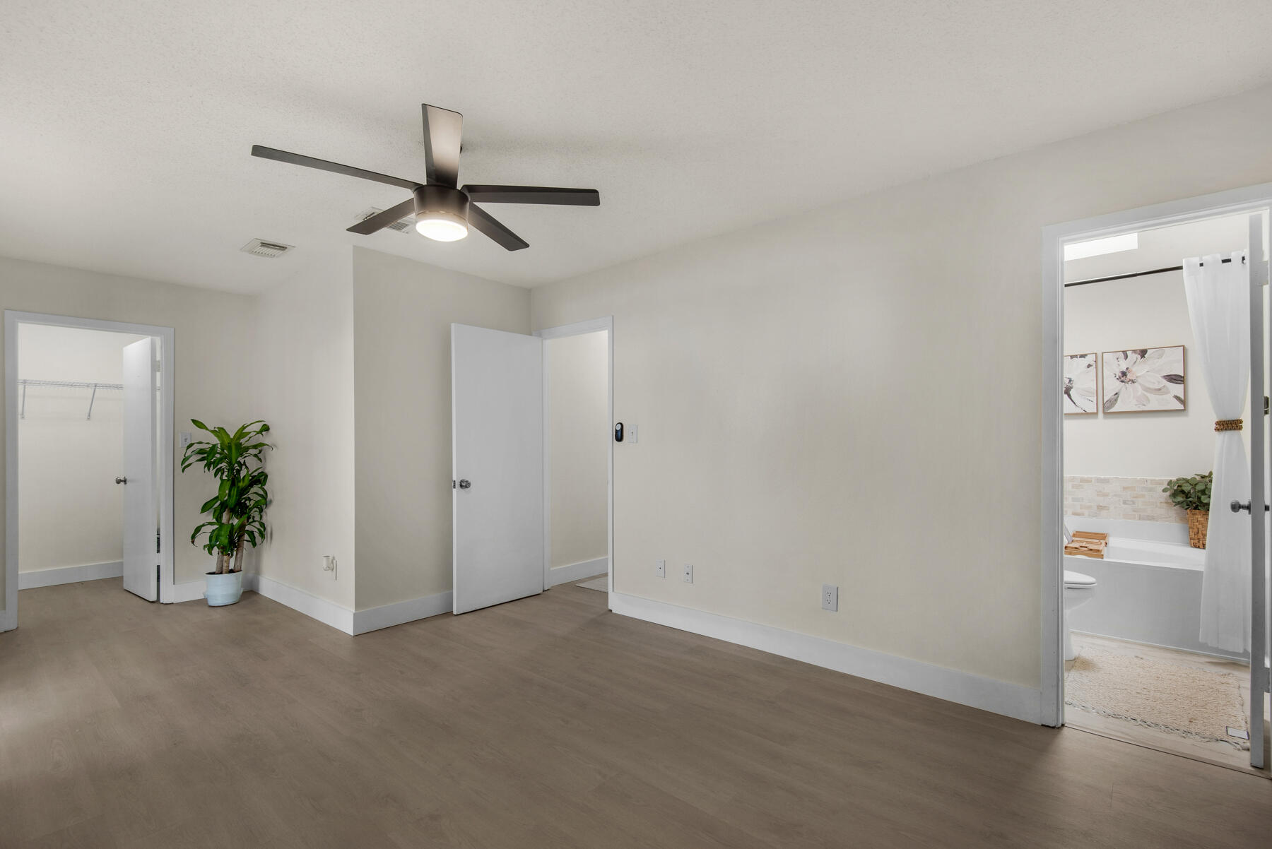 INDIAN OAKS S/D LOT 10 BLK B - Residential