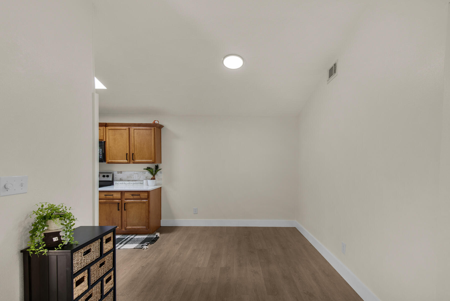 INDIAN OAKS S/D LOT 10 BLK B - Residential