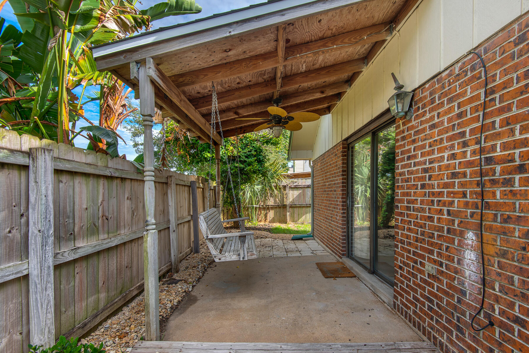 INDIAN OAKS S/D LOT 10 BLK B - Residential
