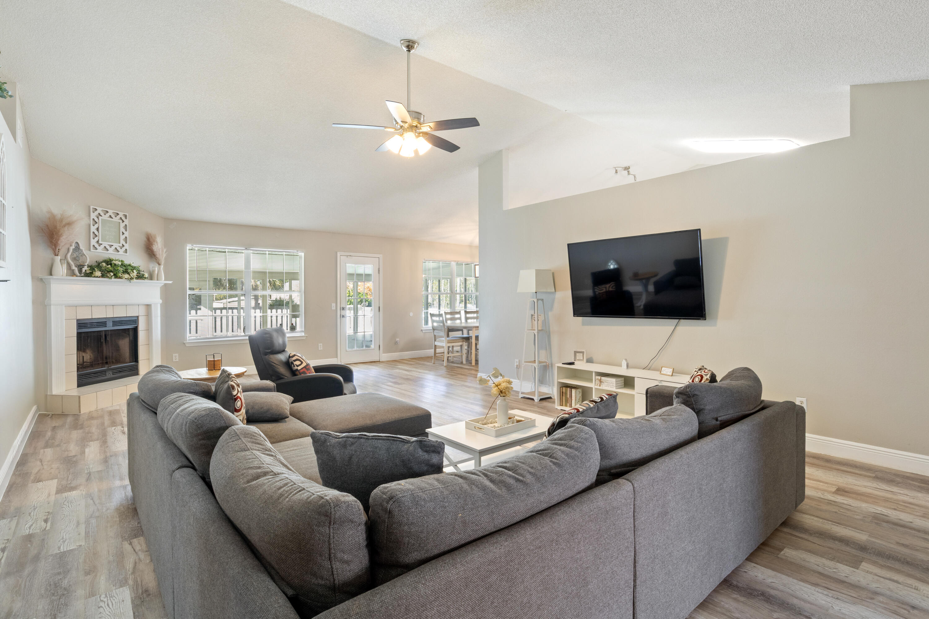 HOLLEY BY THE SEA - Residential