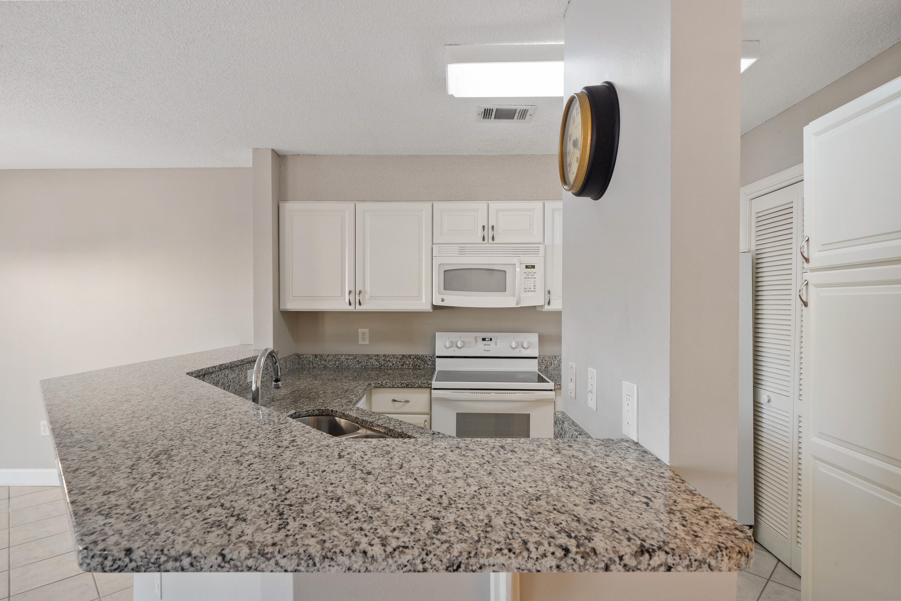 LAKESIDE CONDO AT BLUEWATER BAY - Residential