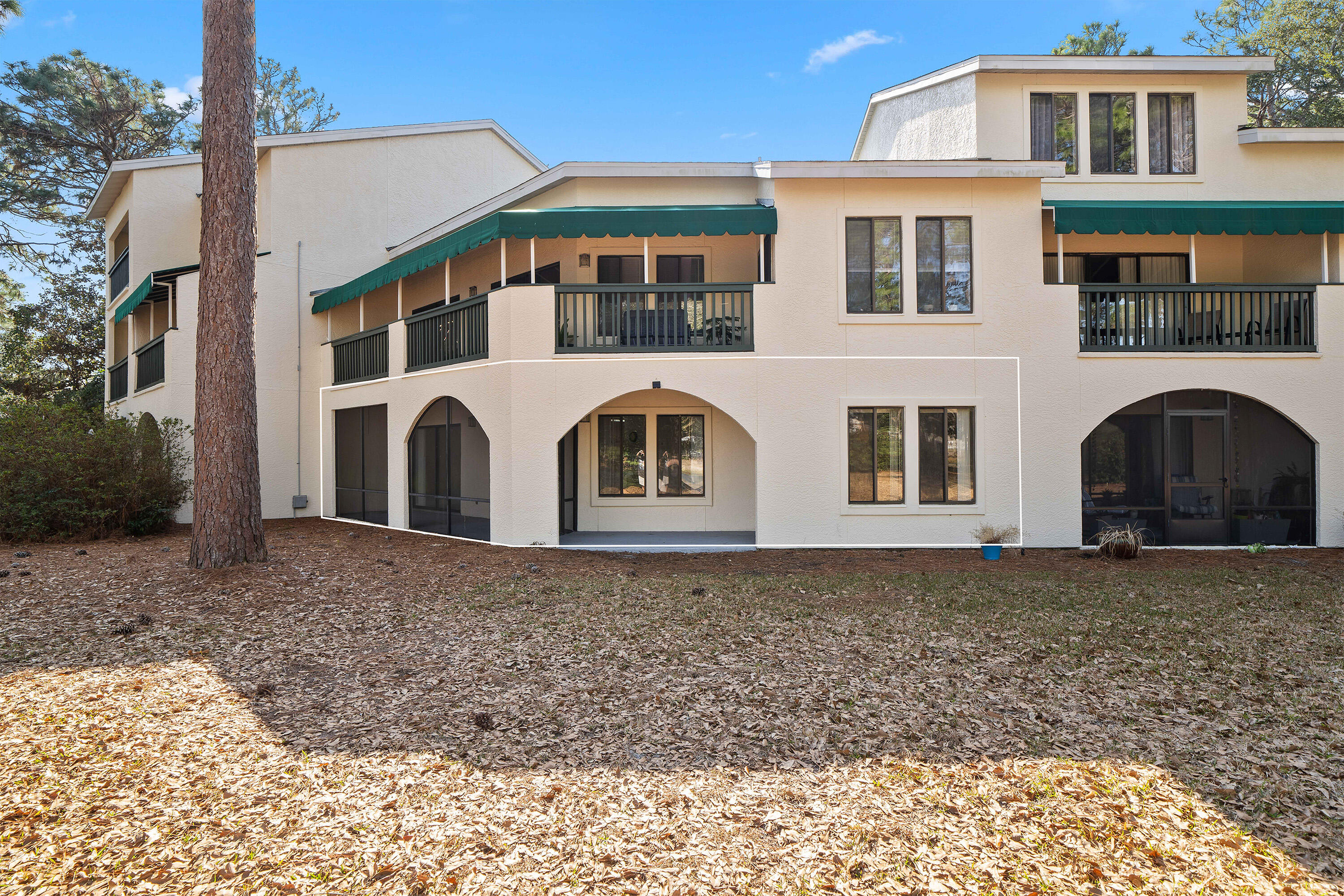 LAKESIDE CONDO AT BLUEWATER BAY - Residential