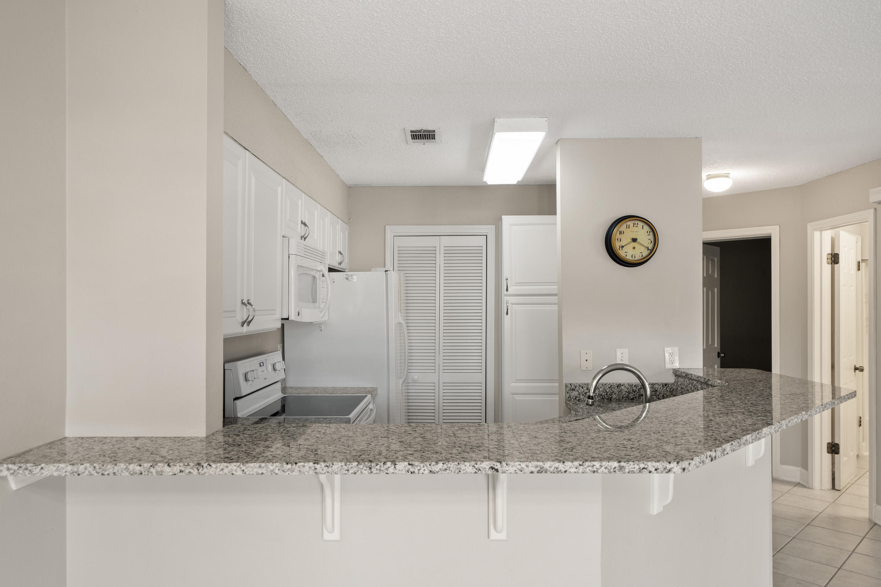 LAKESIDE CONDO AT BLUEWATER BAY - Residential