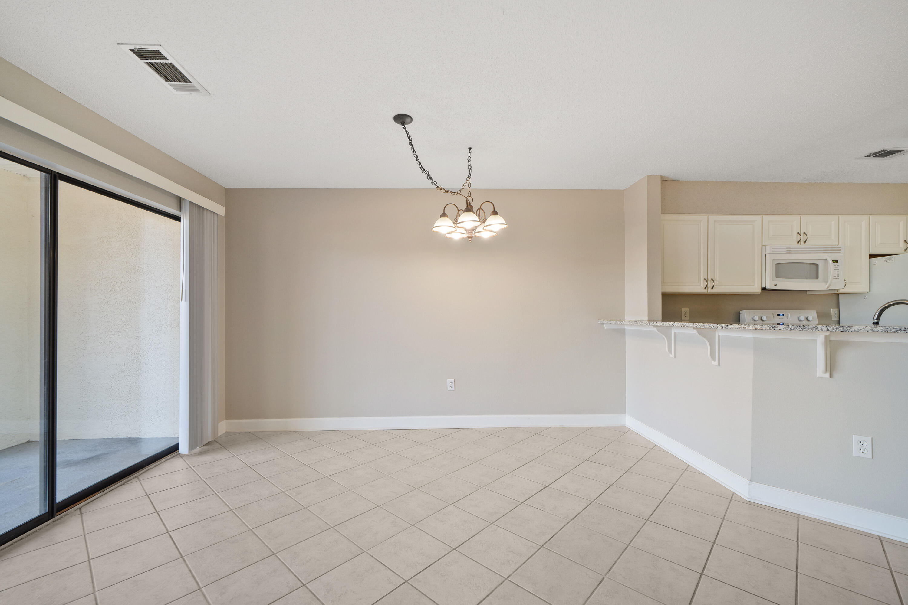 LAKESIDE CONDO AT BLUEWATER BAY - Residential