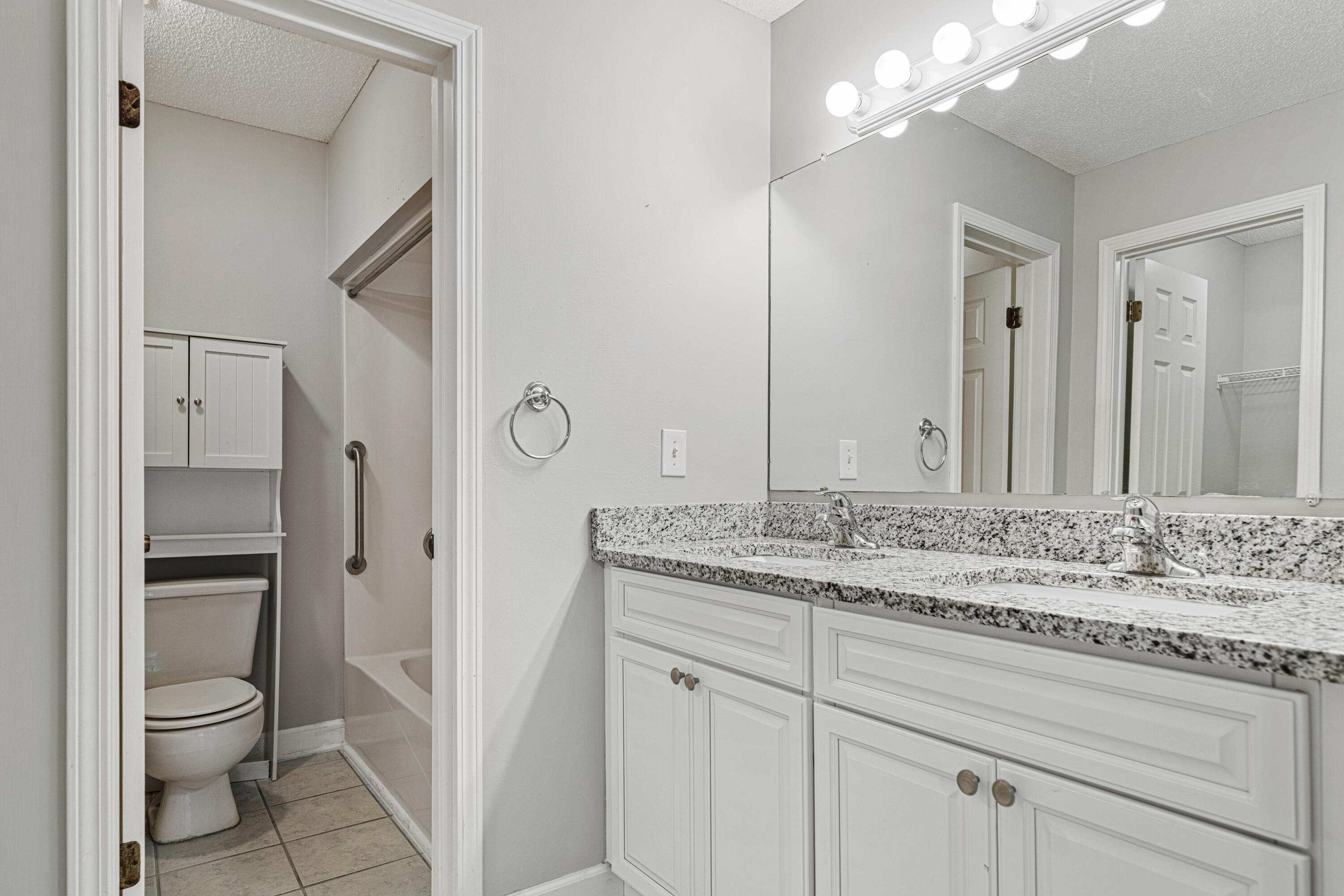 LAKESIDE CONDO AT BLUEWATER BAY - Residential